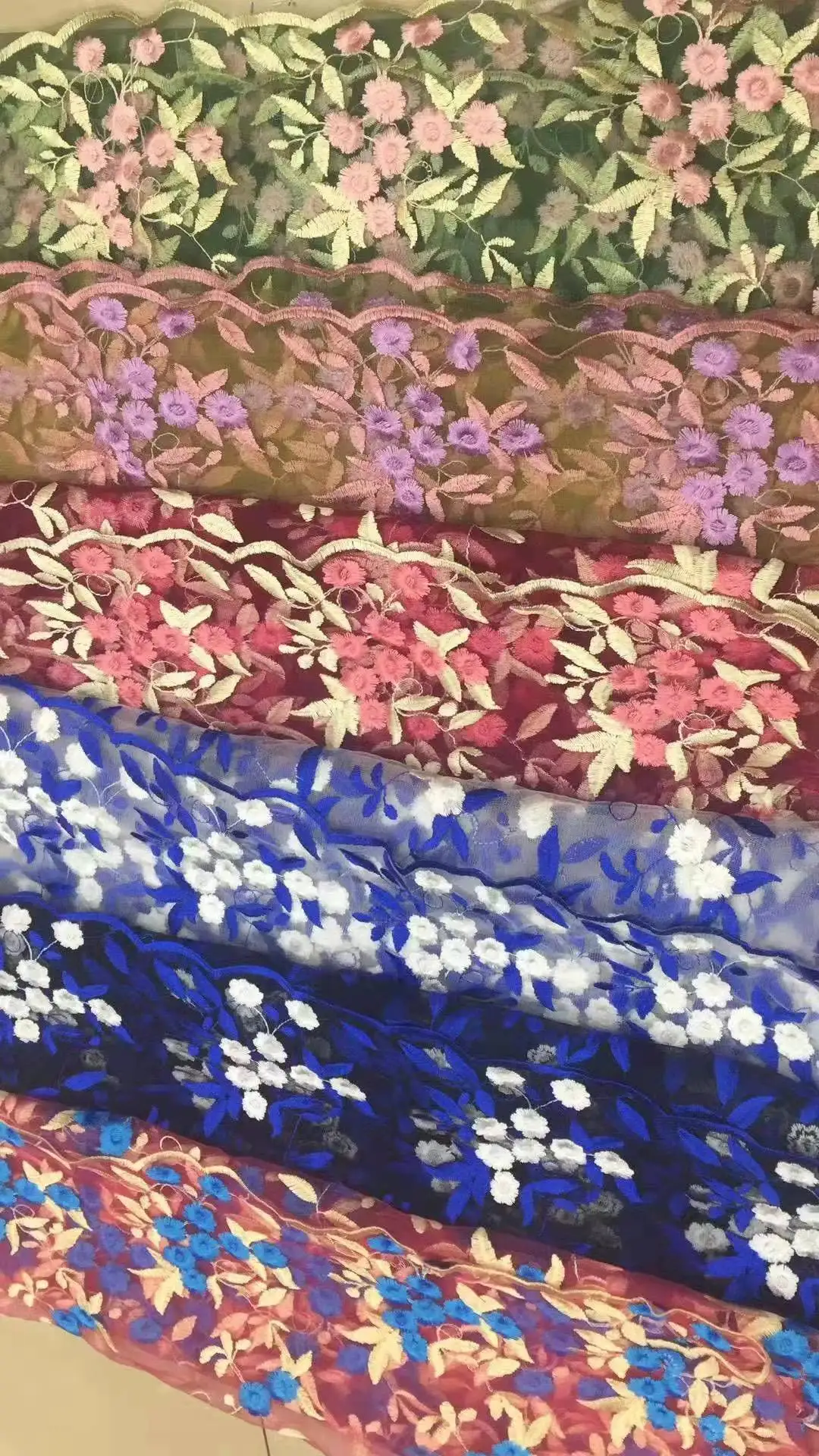 Factory Good Quality Hot Sale Bridal 3D White Fabric Luxury Embroidery Beads Sequins Flower  Lace Mesh Tulle Material