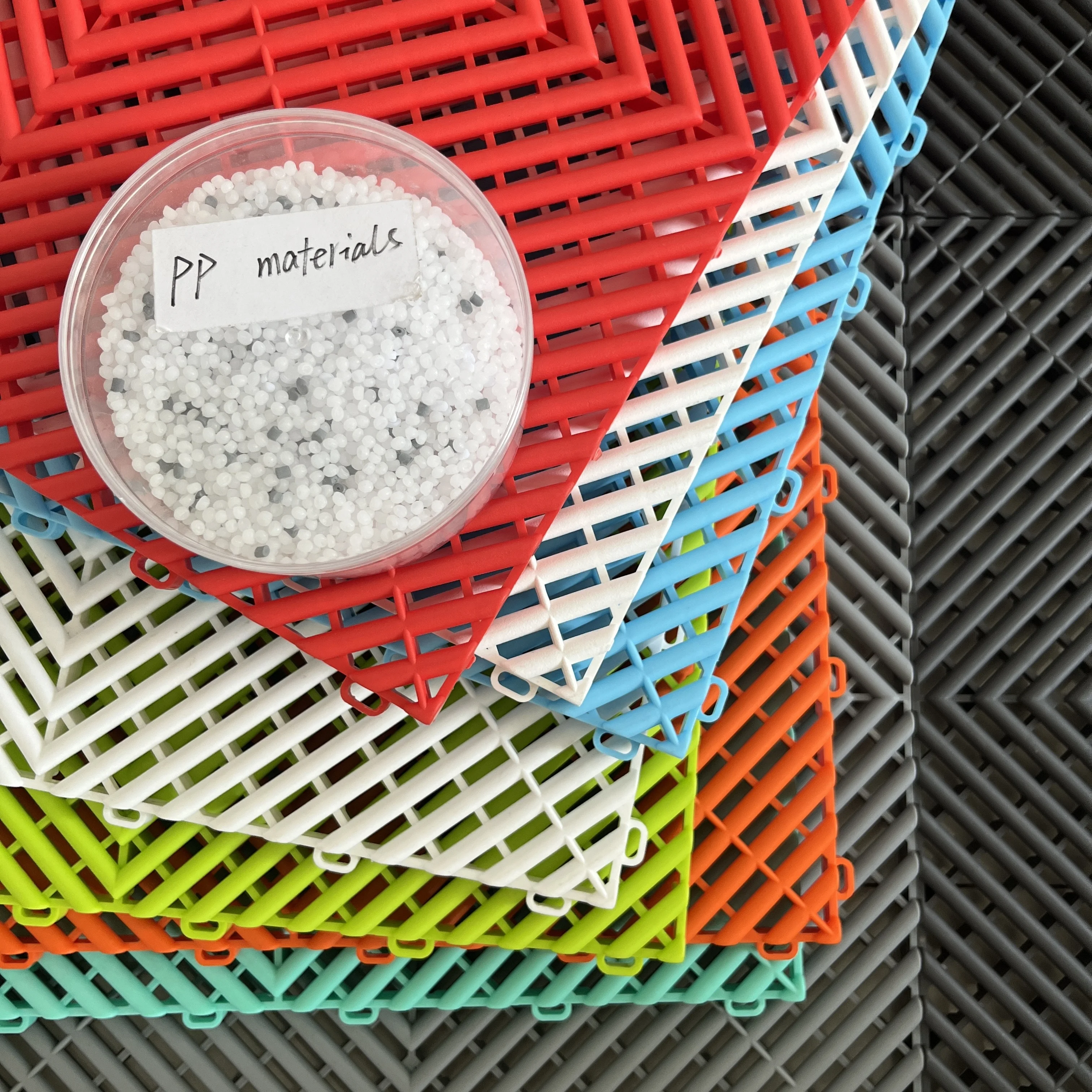 Factory  High quality at low price anti-uv / anti-oxidant/impact-resistance interlocking garage floor tiles,plastic floor tiles