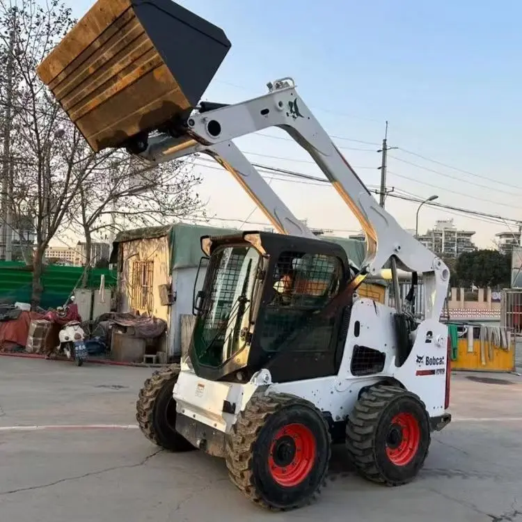 Подержанный высокомощный скользящий погрузчик Bobcat S750 с грузоподъемностью 1 4 тонн продается дешево а S70