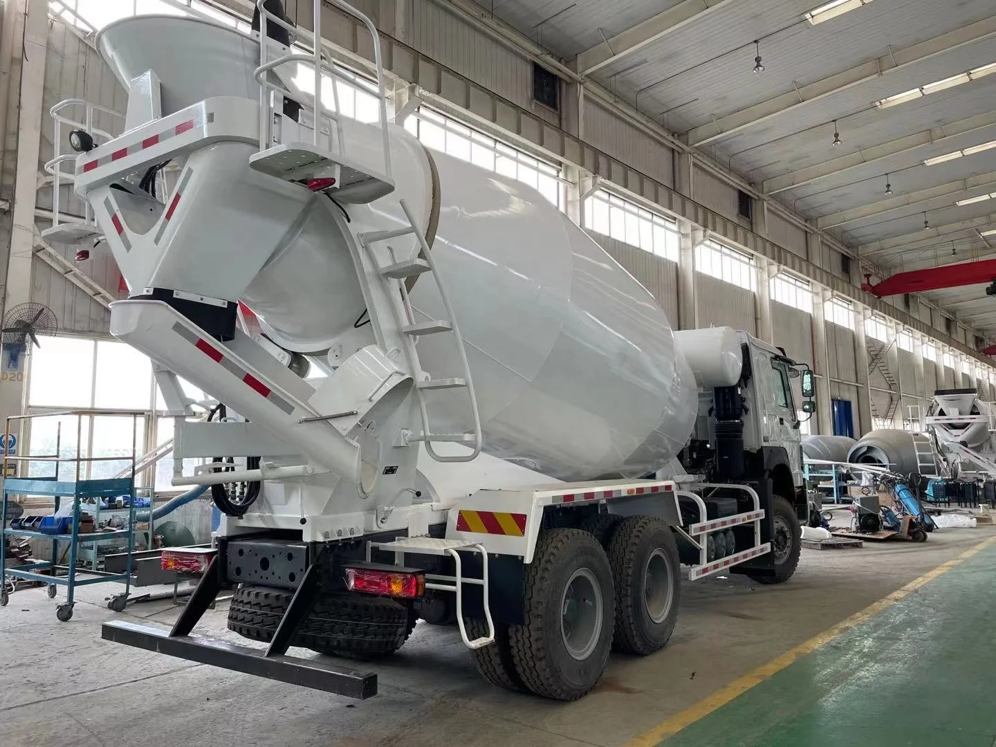 Хорошее качество новый Грузовик Sinotruk Howo низкая цена бетономешалка 380/400HP для продажи