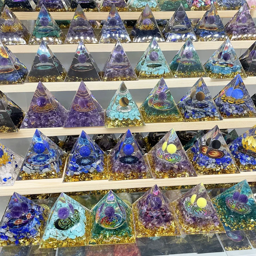 Wholesale Resin Pyramid Crystal Orgonite Pyramid Seven Chakra Spirit Healing for Home Decoration