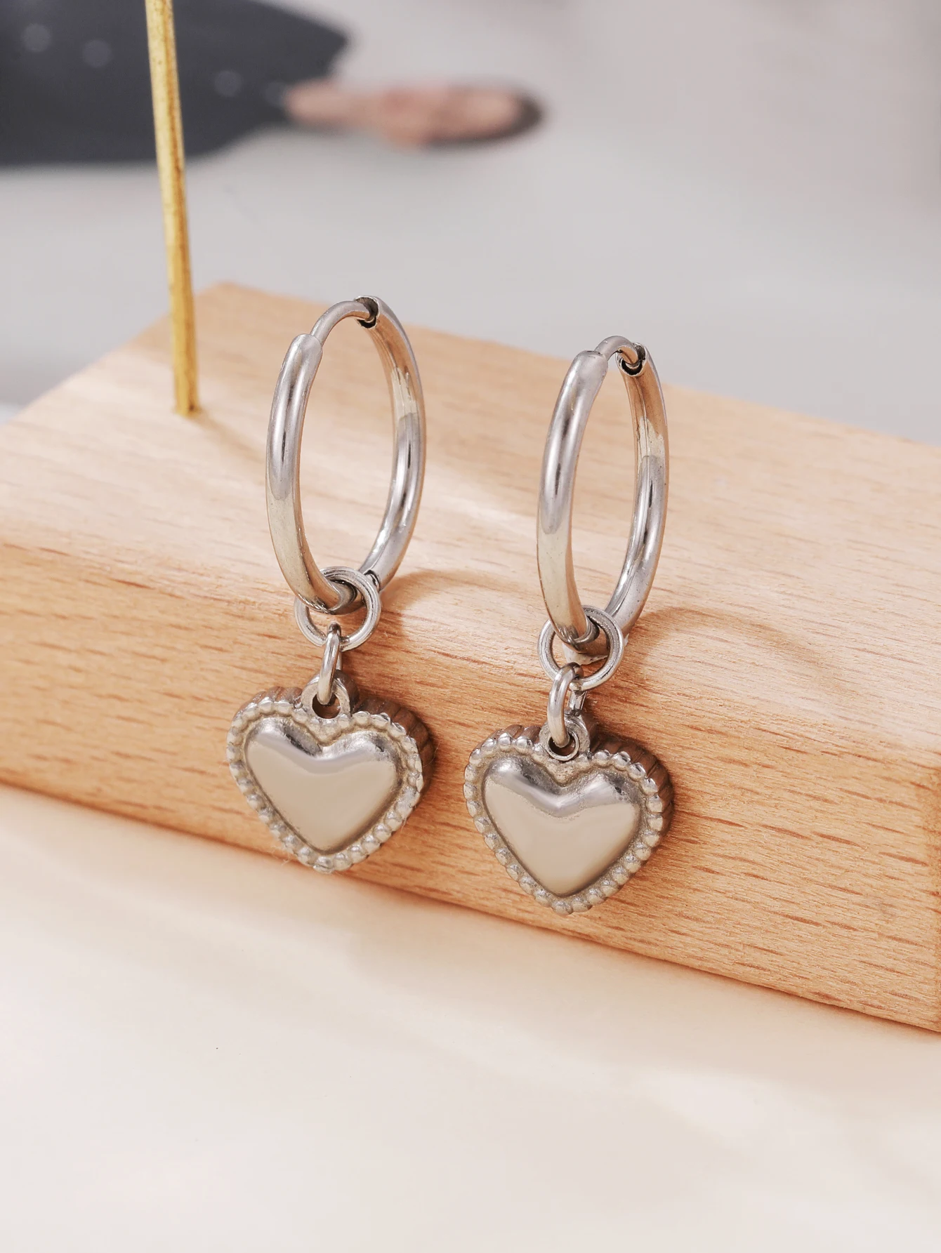Wholesale Unisex Stainless Steel Heart Hoop Earrings Fashion Punk Style Huggie Earrings for Women Parties Gifts Anniversaries