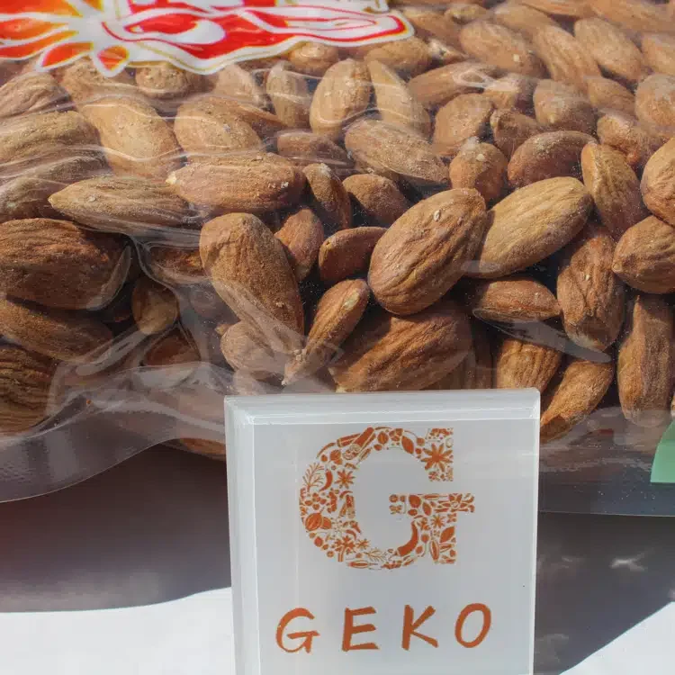 GEKO Best Selling Roasted and Salted Dried California Almond for Mixed Nuts