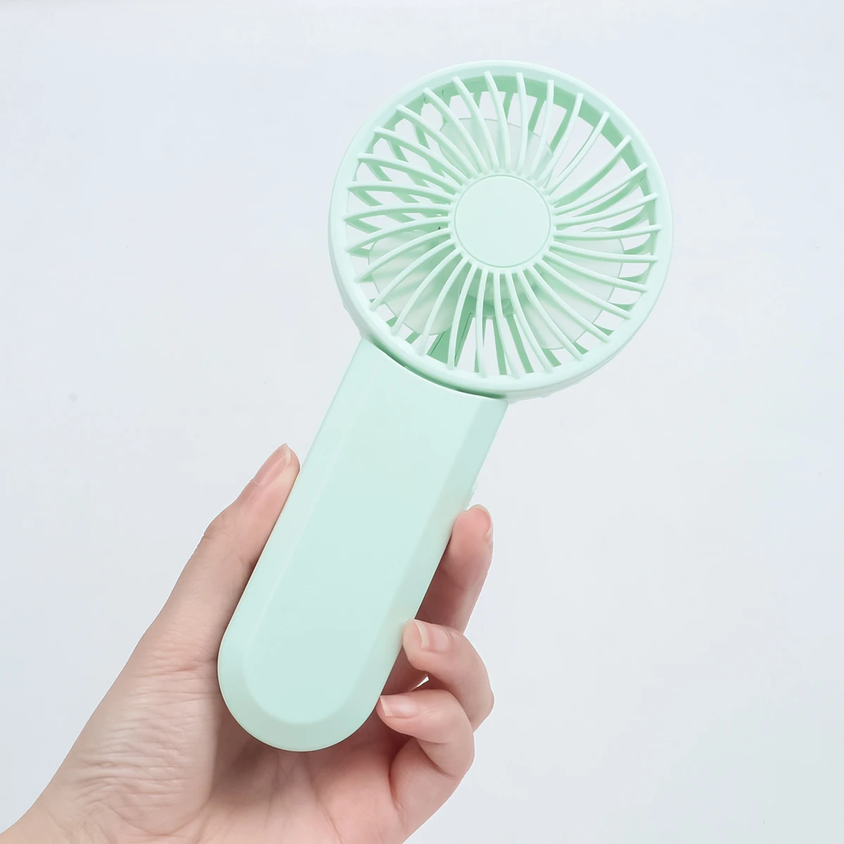 new arrival dry battery powered neck hanging fan sport fan low price mini fan