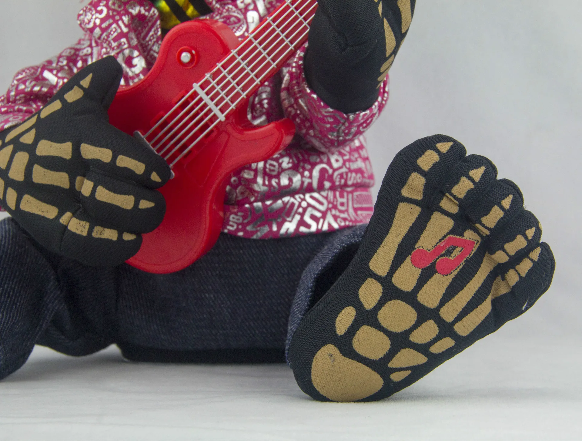 Wholesale electric plush toys Halloween gifts skeleton ghost mouth moving singing guitar swing flash funny creative toys