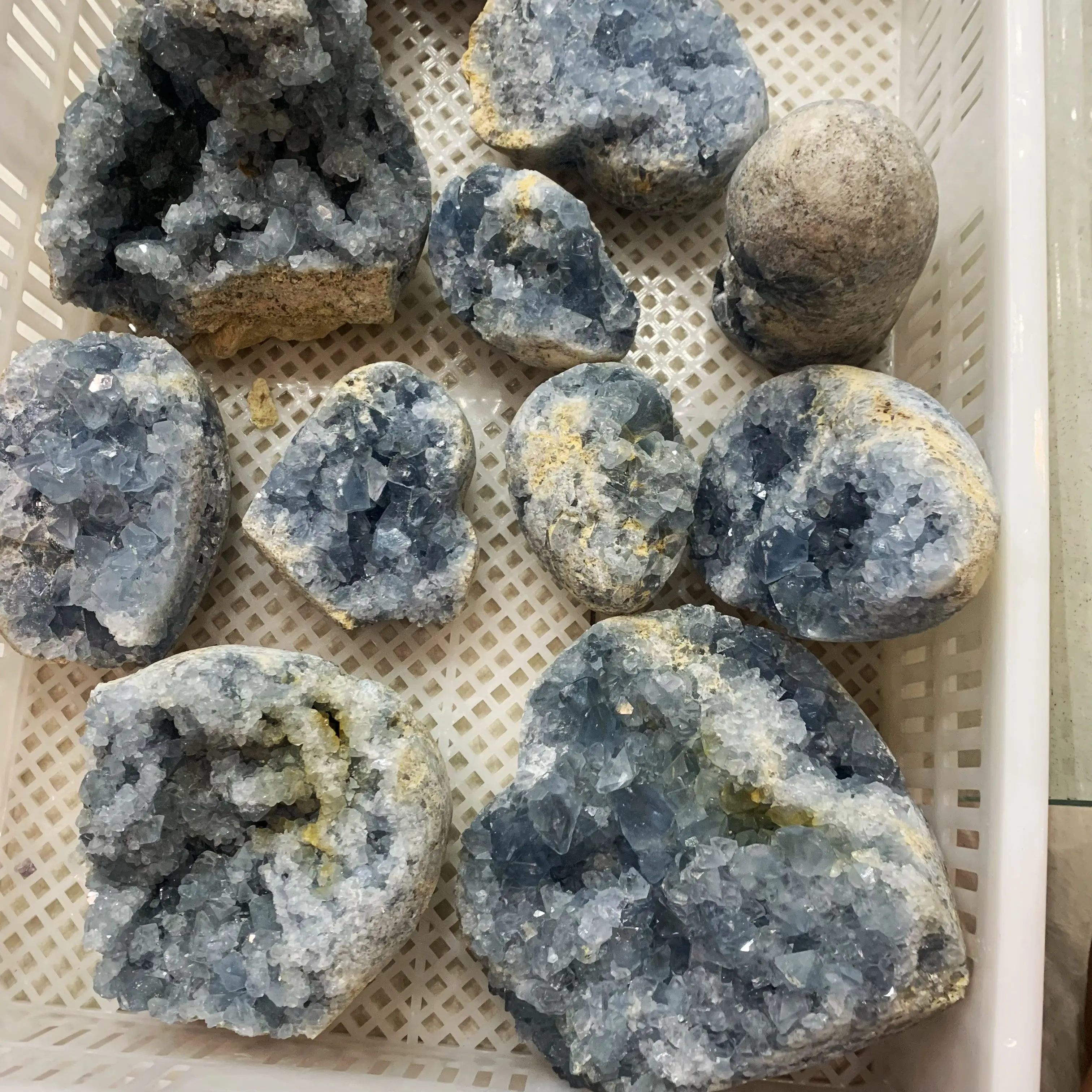 Wholesale Natural Raw Crystal Cluster Blue Celestite Crystal Geode Rough Quartz Geodes