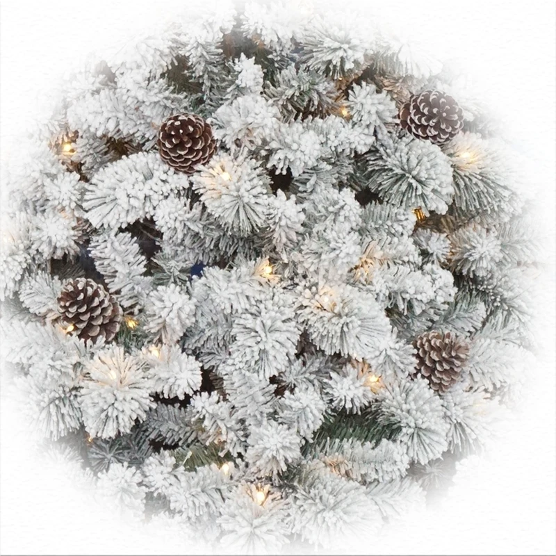 Популярная Рождественская елка со снегом и нитями