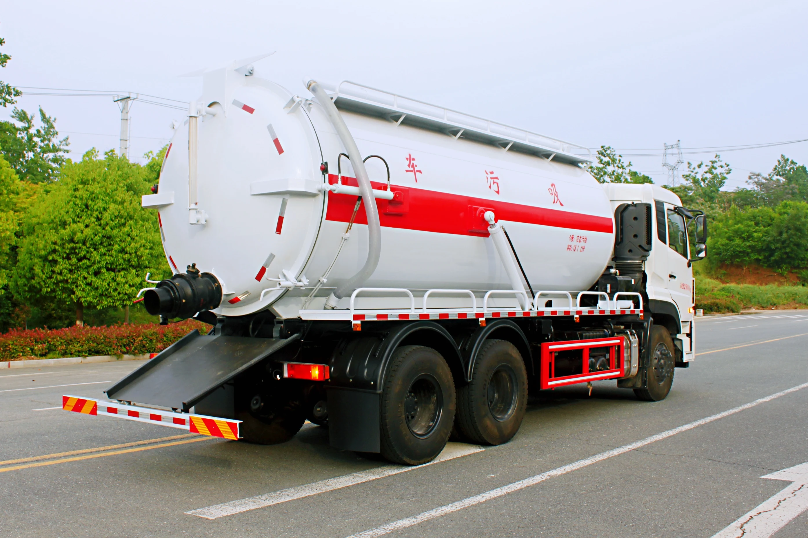 Vacuum Pump Sanitation Vehicles Clean Sludge 25T 14.28cbm Heavy Duty Truck Sewage Suction Truck