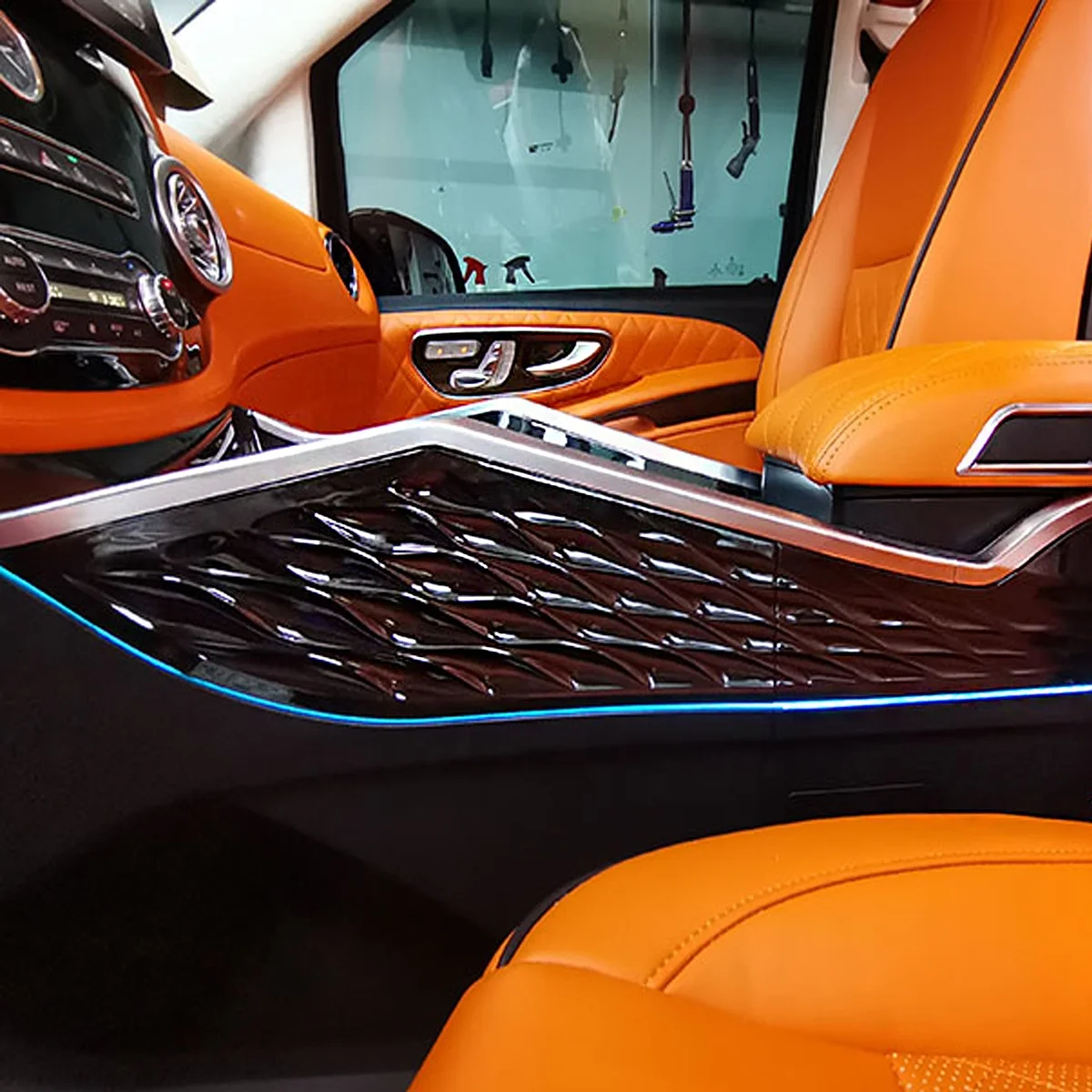 Upgraded luxury central handrail table is suitable for Mercedes-Benz Vito V-class with unlimited charging refrigerator enclosure