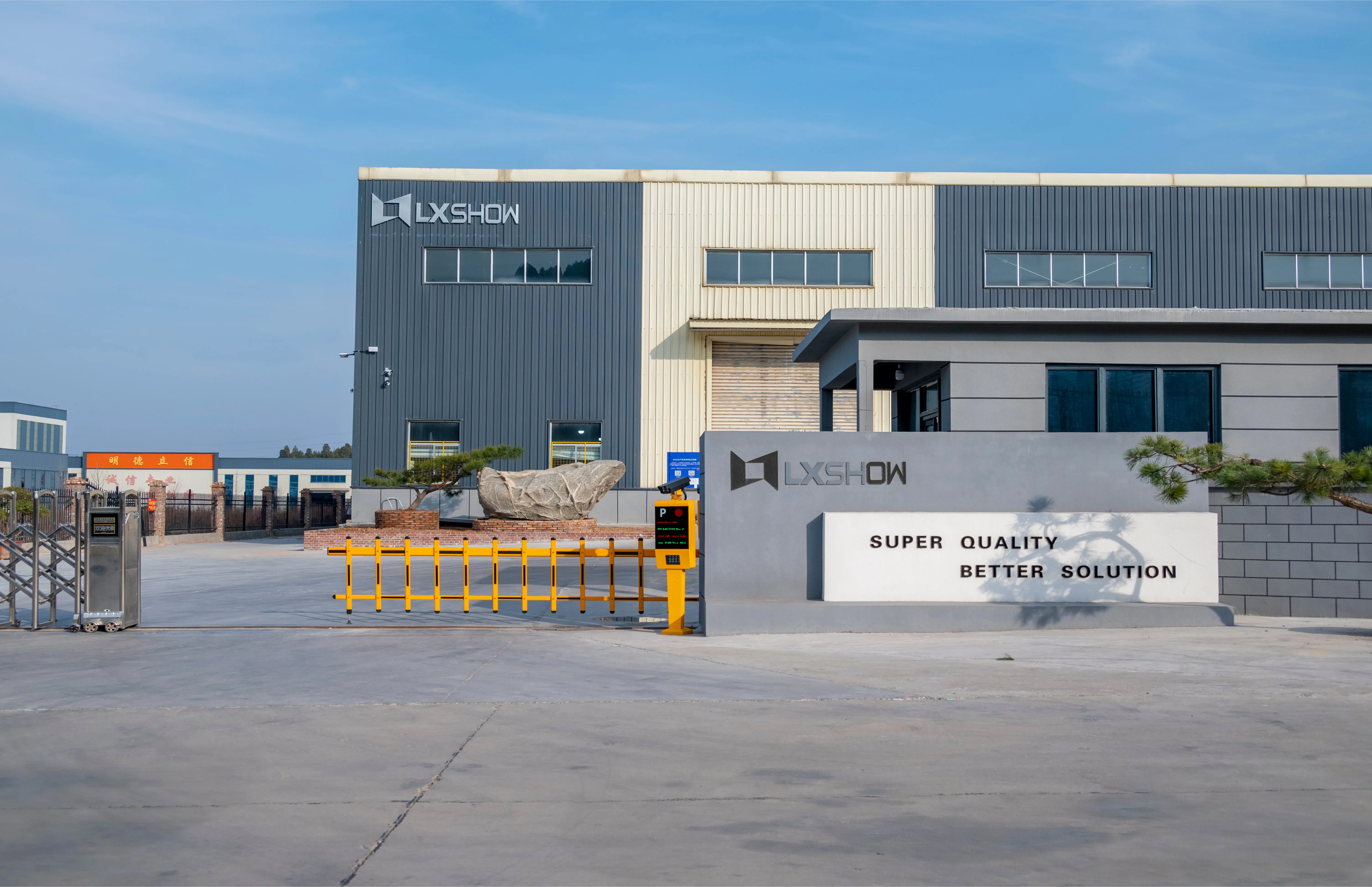 Zero tailing semi automatic three chuck multiple tube cutter 2kw pipe tube fiber laser cutting machine laser cut pipe machine