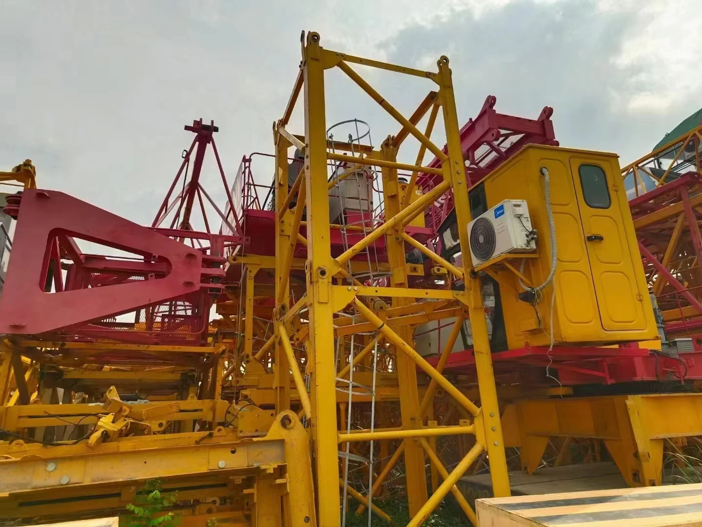 New arrived Sany 7021 working range 70m 12T used tower crane