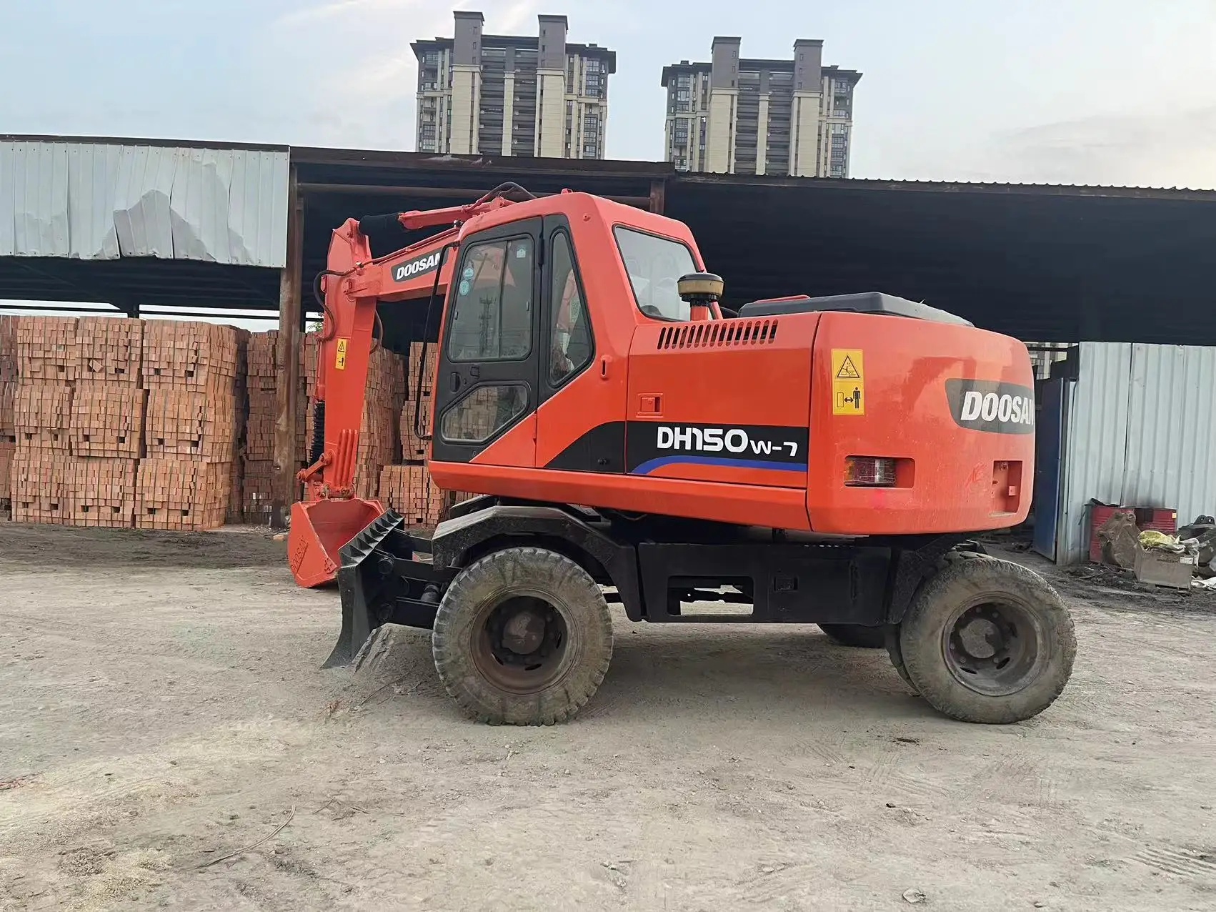 Высокое качество и низкая цена DOOSAN DH150-7 колесный экскаватор 100% оригинальный импортный с хорошей производительностью