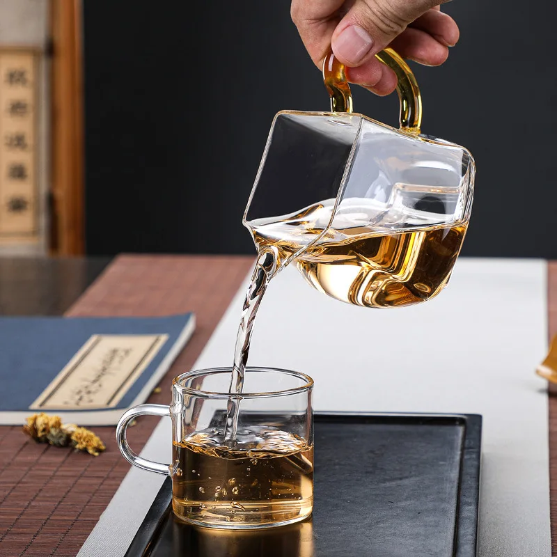 280ml Glass Gong Dao Bei Fair Tea Pitcher with wooden handle