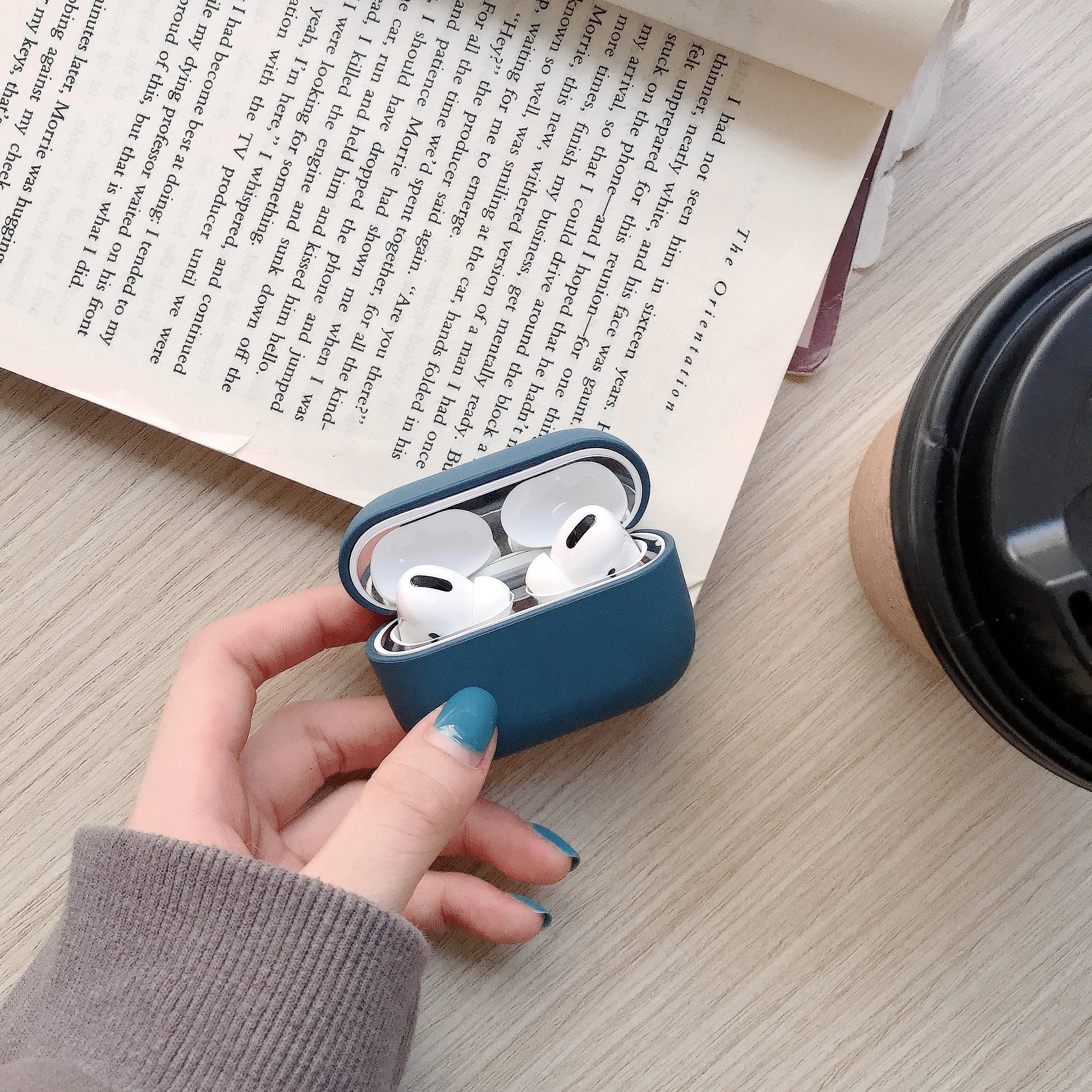 Жесткий матовый пластиковый чехол для airpods