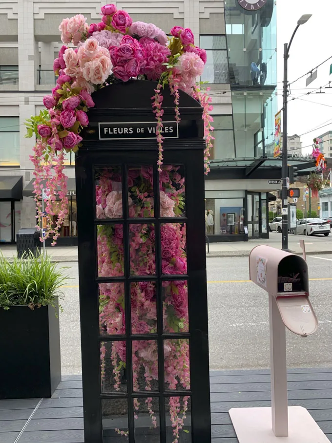 Custom British Telephone Booth With DIY Artificial Flower Display Cabinet Tinplate Floral Phone Booth