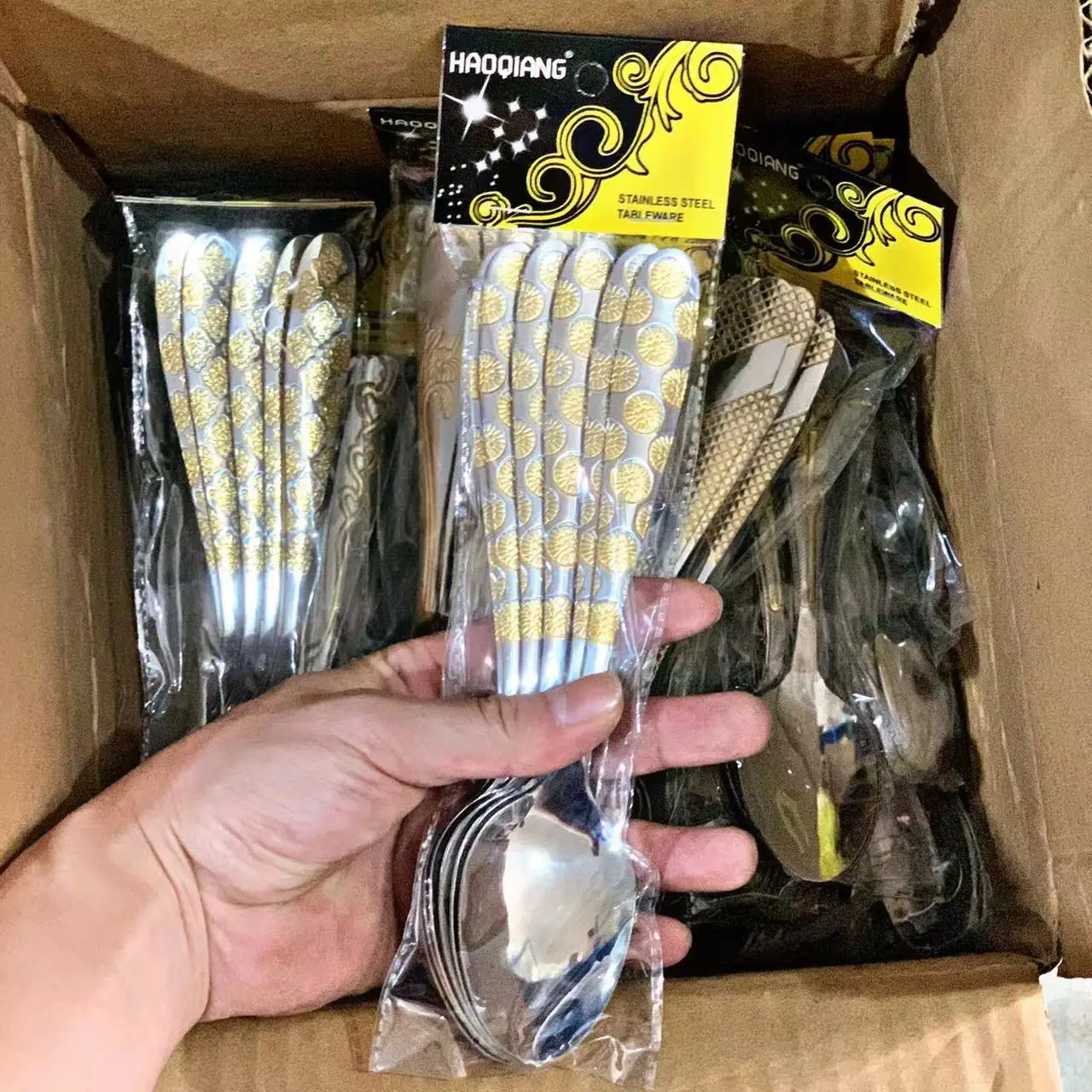 Luxury Golden Plated Embossed Handle 6pcs Plated Spoon Fork and Knife Set Middle East FlatwareStainless Steel Cutlery Set