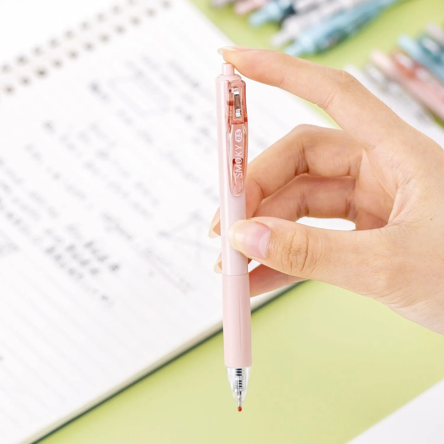 Wholesale 0.5mm Black Gel Pens Custom Cartoon Neutral Morandi Design Smooth Writing Retractable Pens Assorted Colors Popular