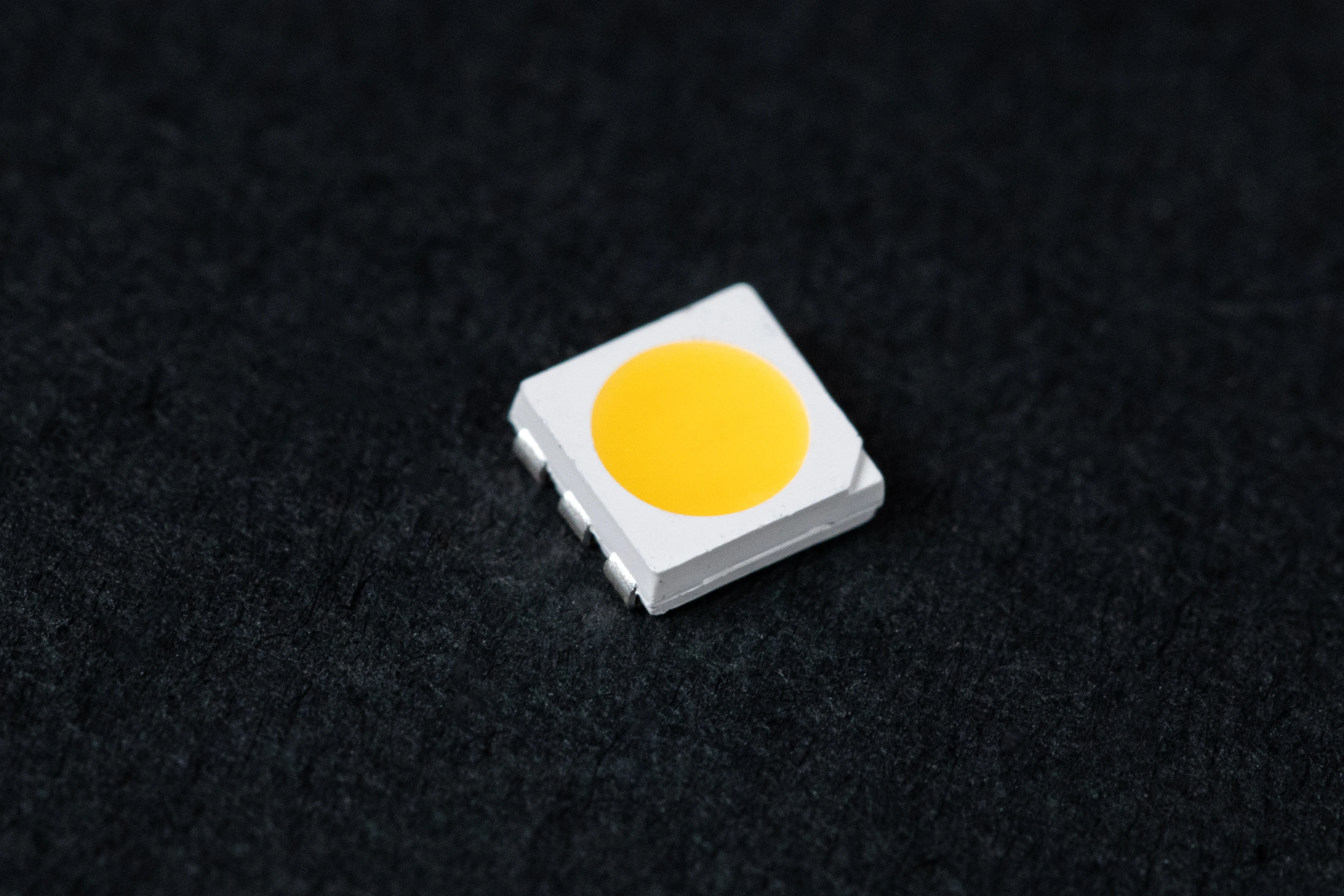 Led3030Bicolor 2700K + 6000K имеет стабильное качество высокая теплопроводность высокий коэффициент пропускания света Два цвета 0 5 W 1W 3030 SMD СВЕТОДИОД
