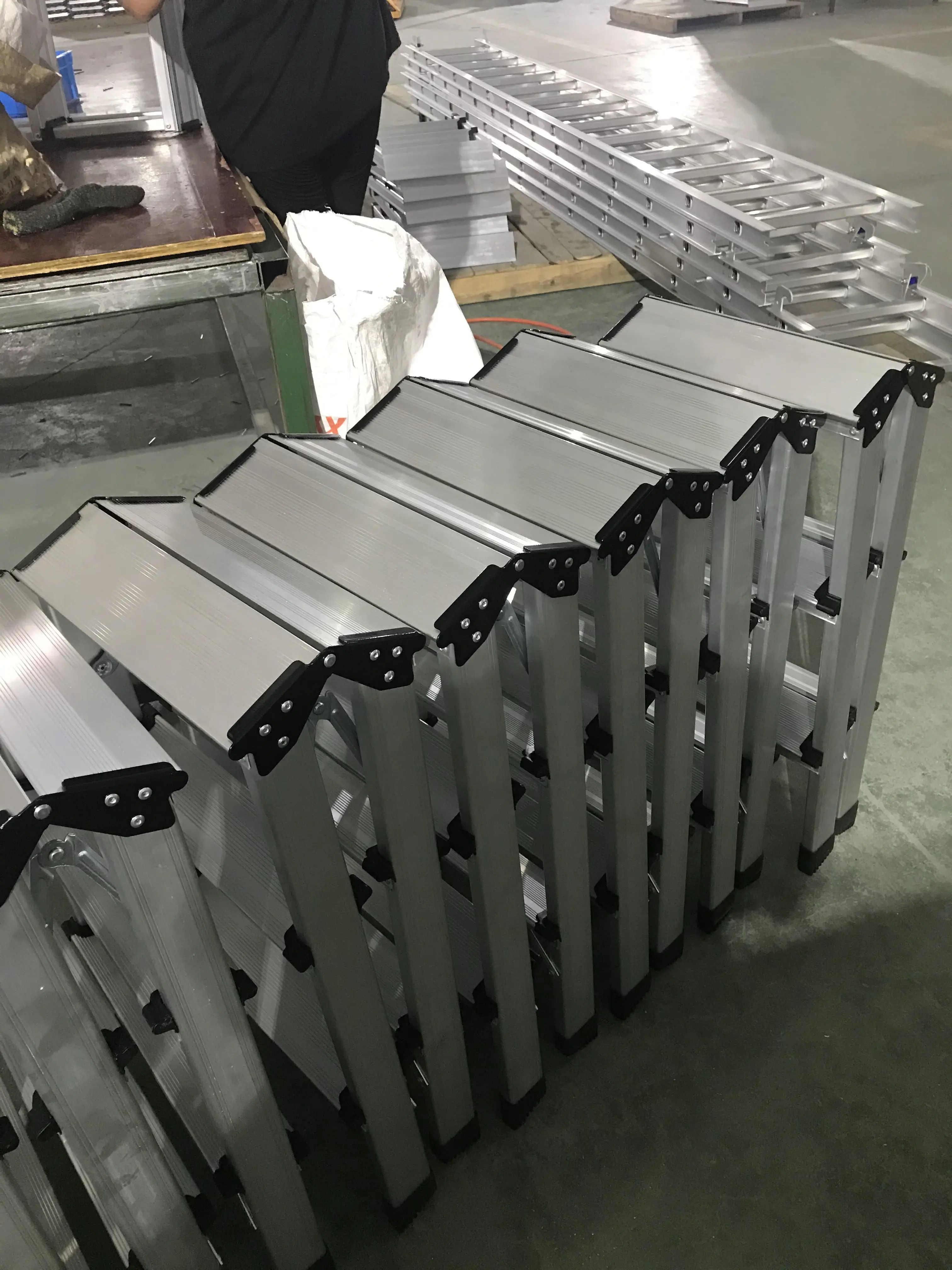 
professional good quality ladder step aluminum 2*3 step folding aluminum ladder EN14183 