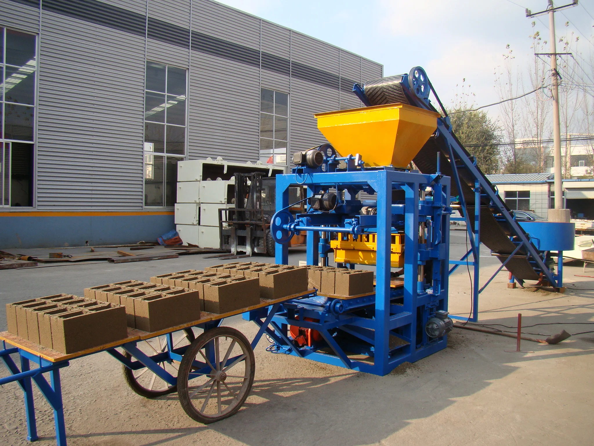 building block making machine QT4-24 hollow semi automatic hot sale cement brick making machinery