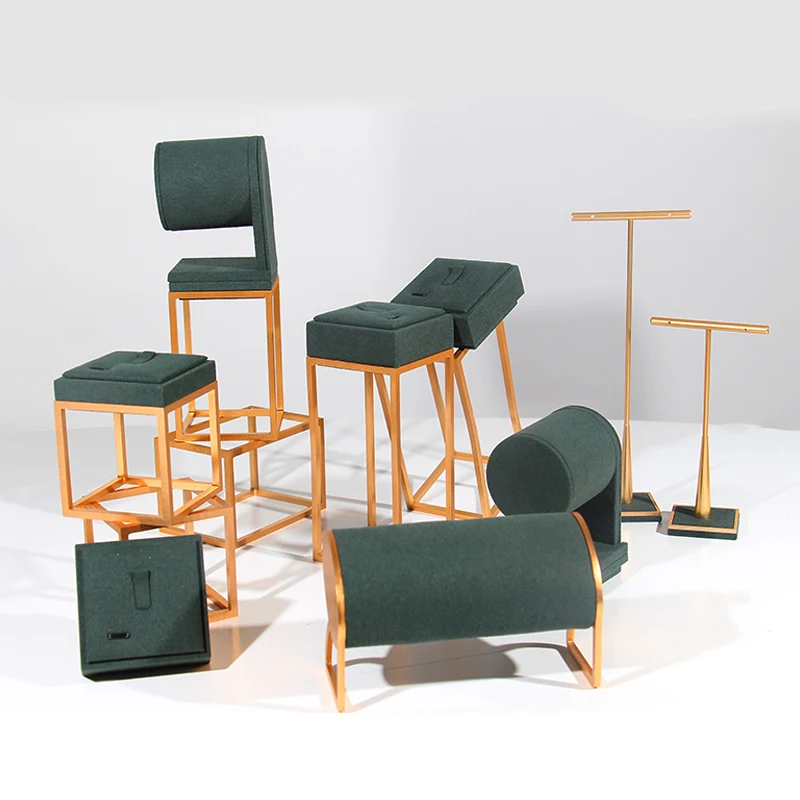 FSD New Design metal luxury jewelry display set microfiber bust and stand with base and background for Window cabinet showcase