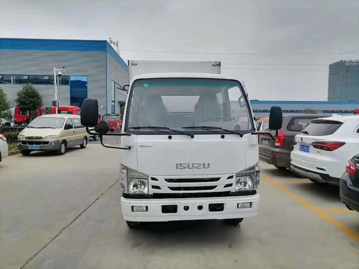New low price six isuzu double row minivan refrigerated truck fully automatic frozen reefer box trucks