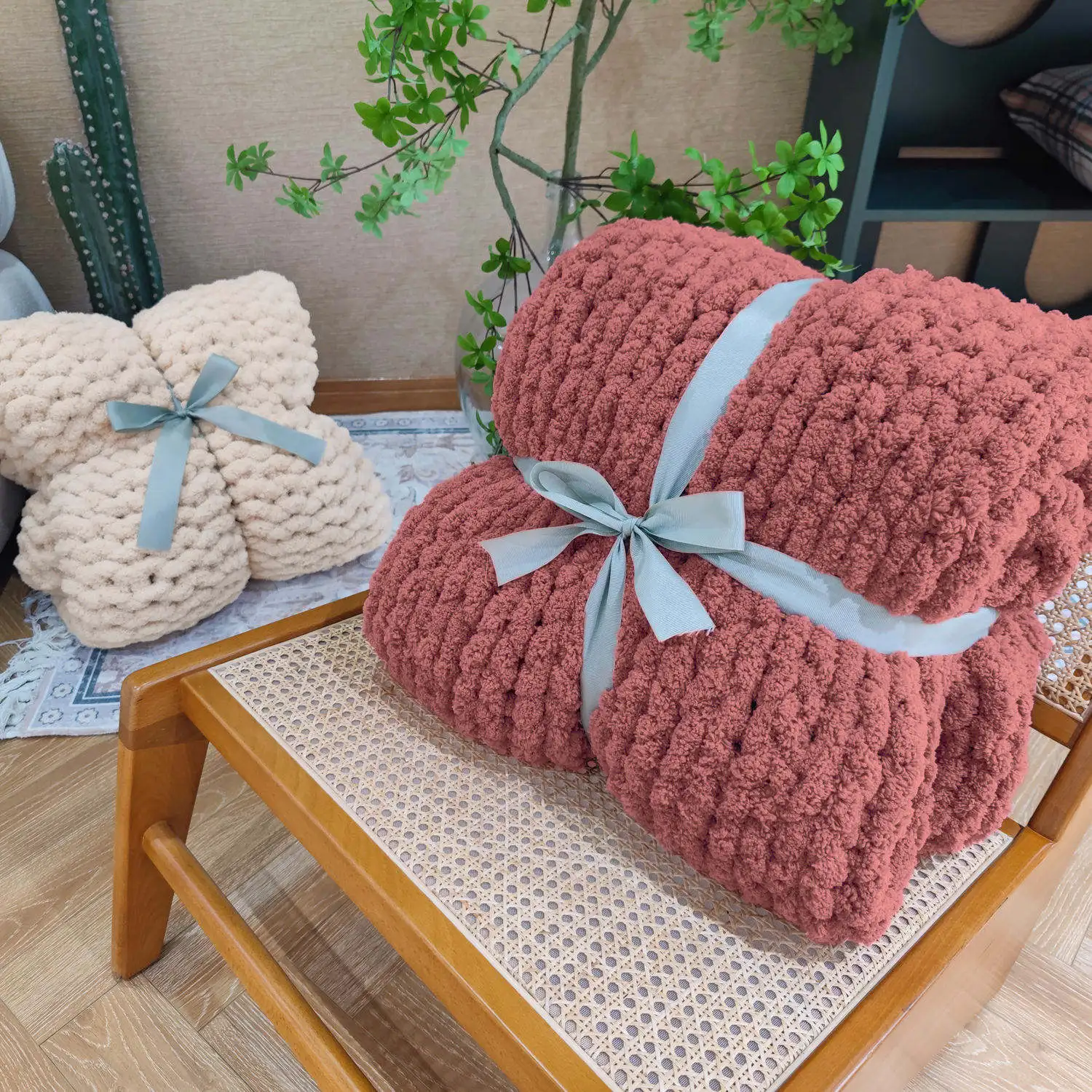 Multi color nature customized size hand knitted thick yarn warm chunky microfiber weighted chenille blanket