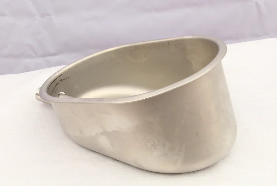 2021 New Design Pig Farm Accessories Oval Water Bowl With Nipple Drinker For Pigs And Piglets