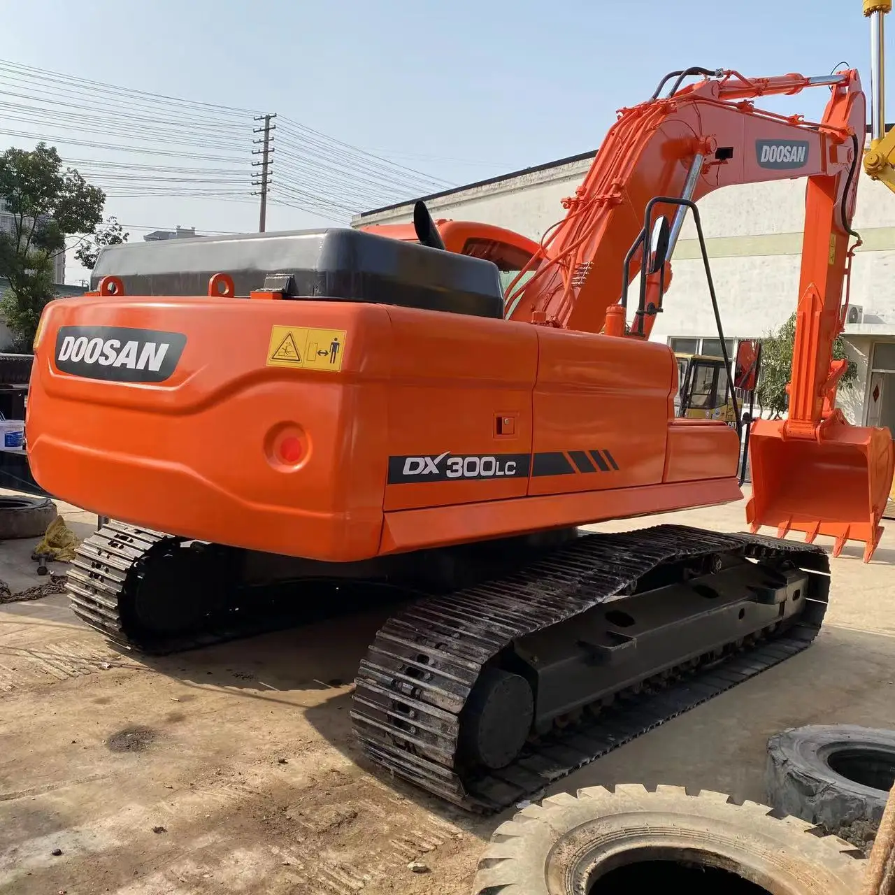 DOOSAN DX300LC Used High Quality Excavator Ninety Percent New Kawasaki Gearbox Pump Hydraulic Valve Core Components Low Price