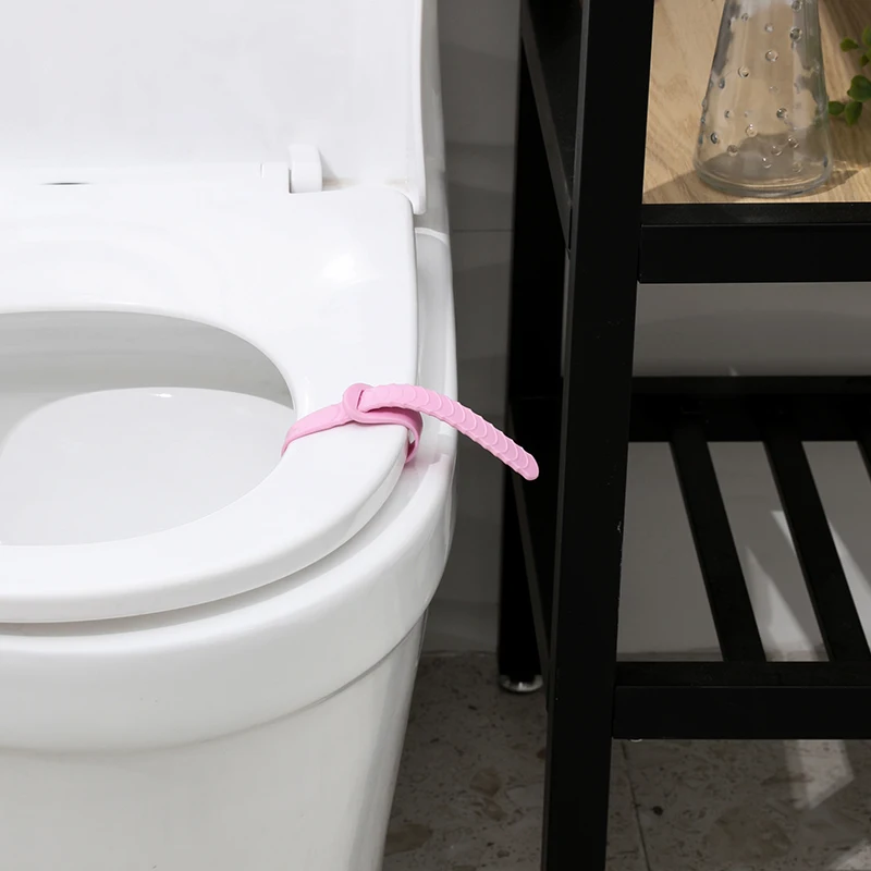 Удобная ручка для сиденья унитаза во избежание прикосновения к подъемнику крышки унитаза