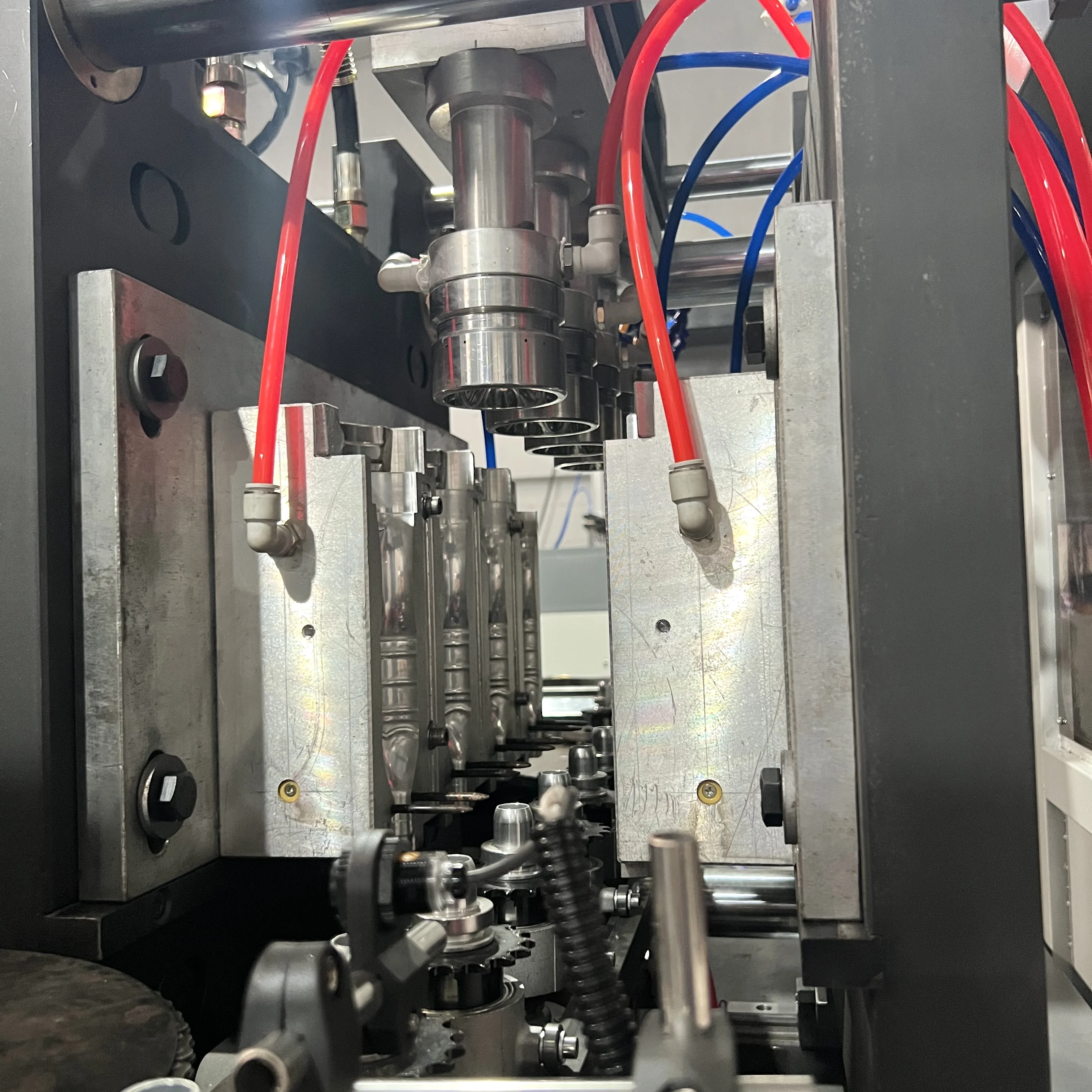 Hot Sale 4 Cavities 750ML 1500ML 2000ML PET Bottle Blow Moulding Machine Price , Molding Machine