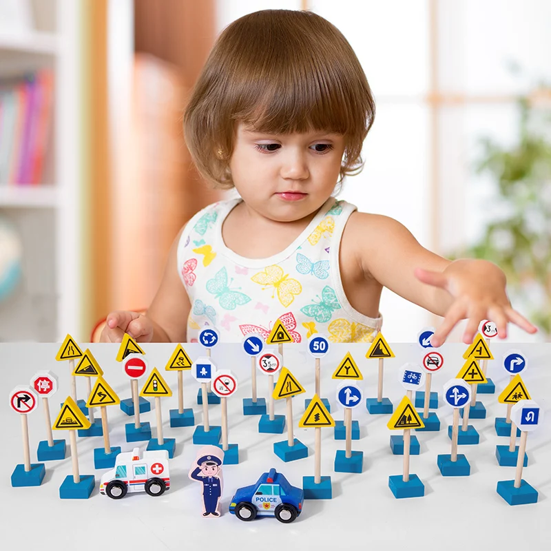 New Arrival 33 PCS Wooden Street Traffic Signs Parking Toys Set For Children Montessori Security Cognitive Educational Toy