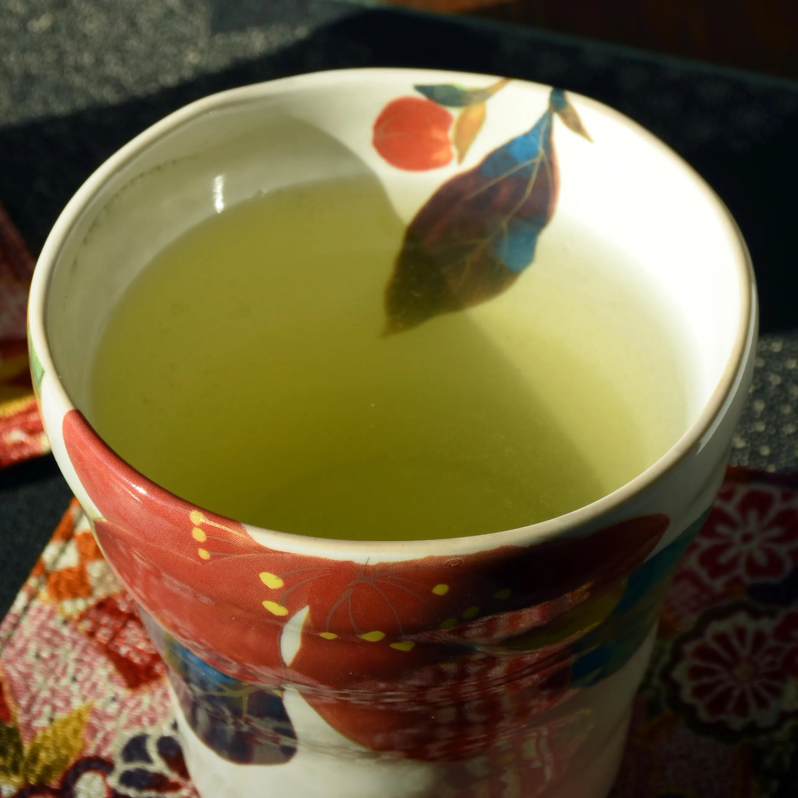 Japanese hot sale stocked colorful floral designs ceramic flower tea cup