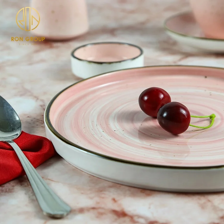 Hot selling customized hand drawing ceramic porcelain bowls and plates set with gold edge pink color dinnerware dishes plate