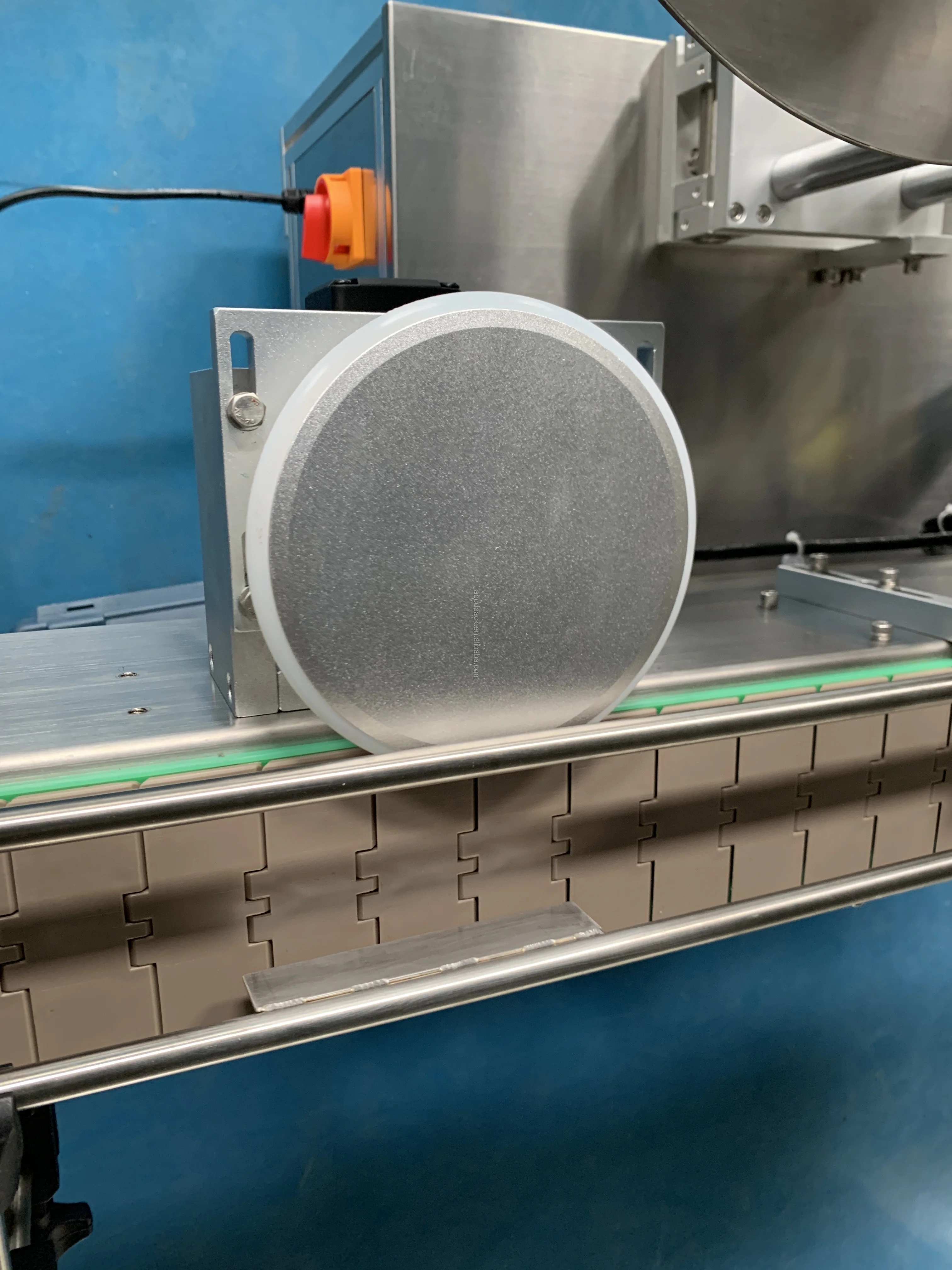 Automatic Water Wine Round Small Bottle Jars Tin Can Sticker Labeling Machine Vial Cosmetic Can Sauce Bottle Labeler