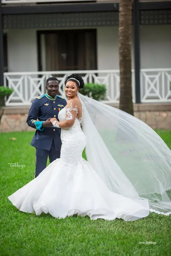 2023 African Mermaid Wedding Dresses Sheer Long Sleeve Lace Applique Customise Elegant Bridal Wedding Gowns