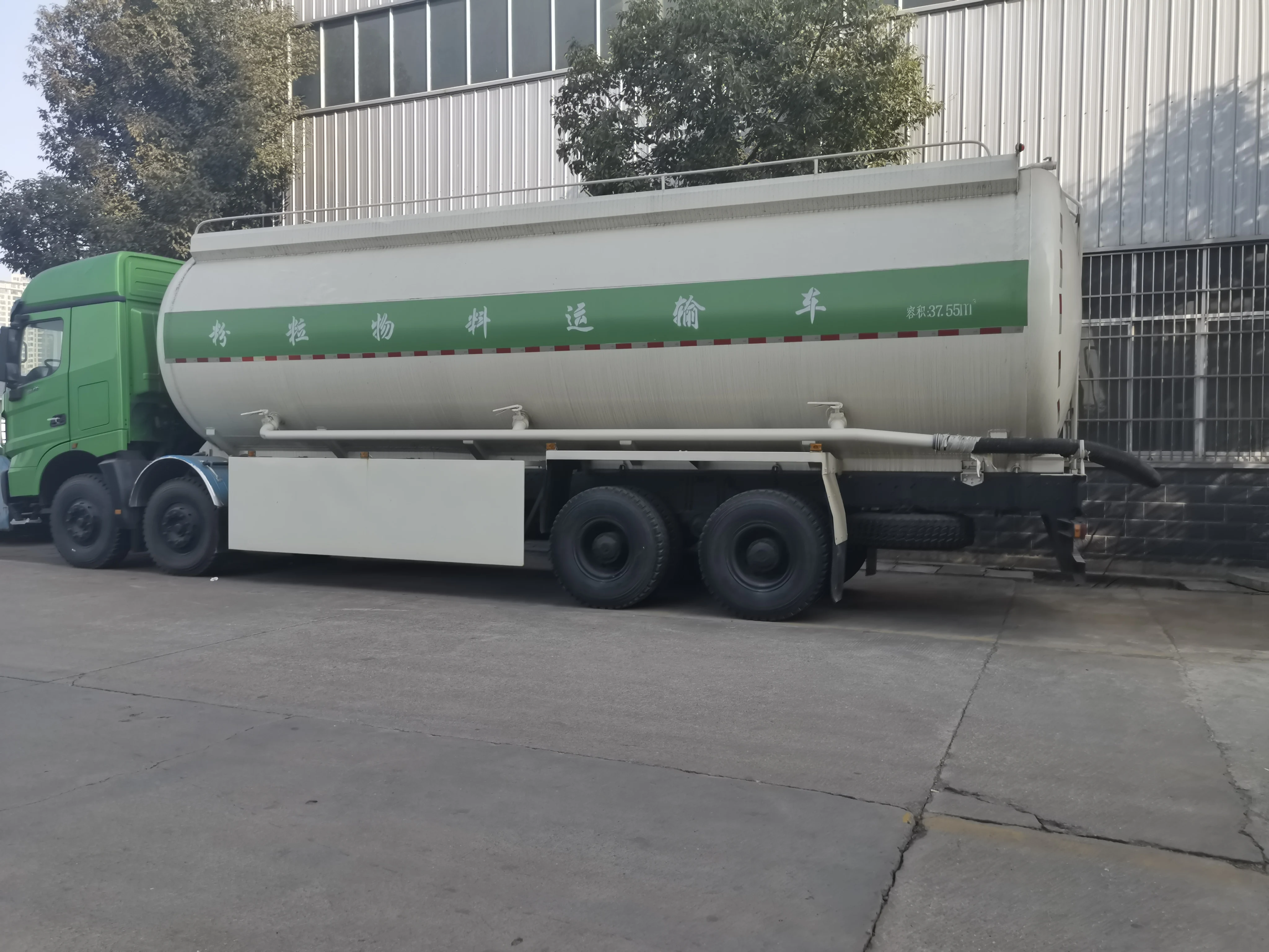 Made in China V Type 8x4 high capacity Granular Material Transportation Vehicle Powder Tank Truck