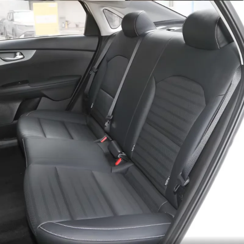 Kia K3 2023 1 4 T DCT делюкс Хорошая цена Новые бензиновые автомобили большой космос с многофункциональным рулевым колесом хорошая