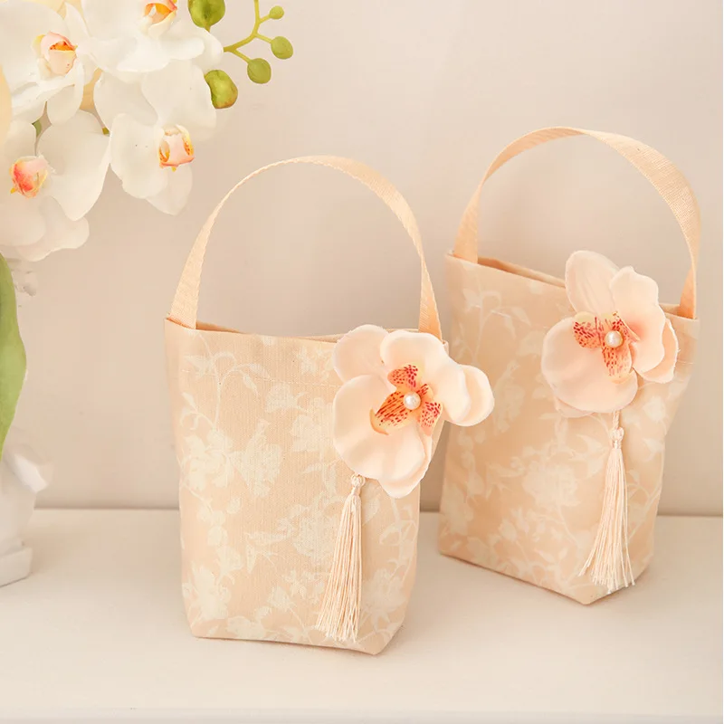 Advanced hand drawn exquisite flowers portable gift bag with tassel