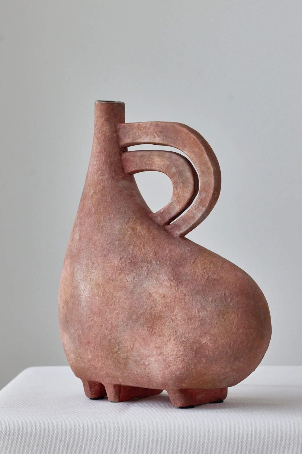 Scandinavian Creative Abstract Modern Ceramic Vase Small minimalist Antique Home Decor for Wedding and Desktop Decorative Use