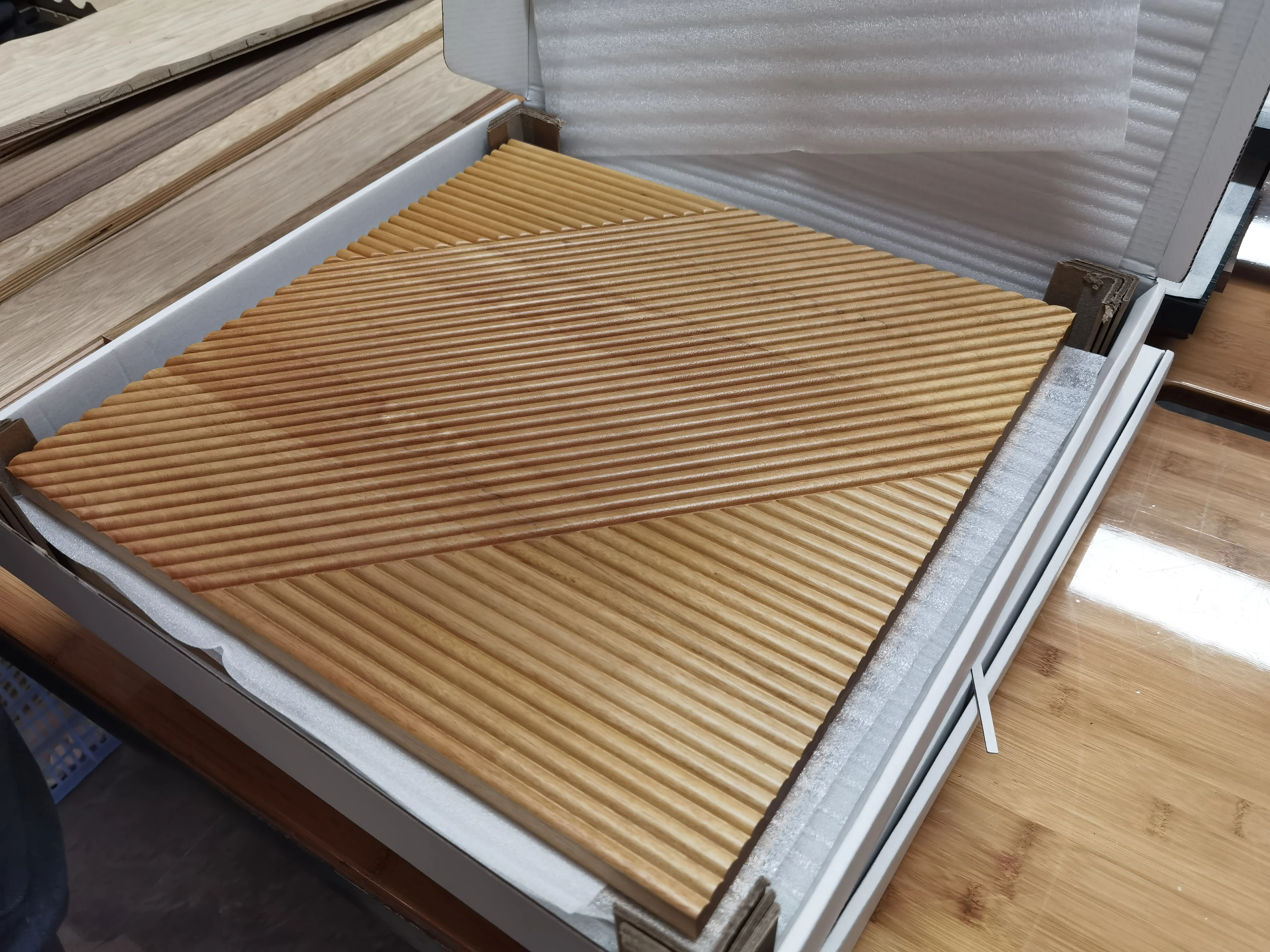 E&R Wood Solid Wood Carving Fluted Planks Wood Grain Wall Board White Oak Decorative Parquet Wall Panel Cladding