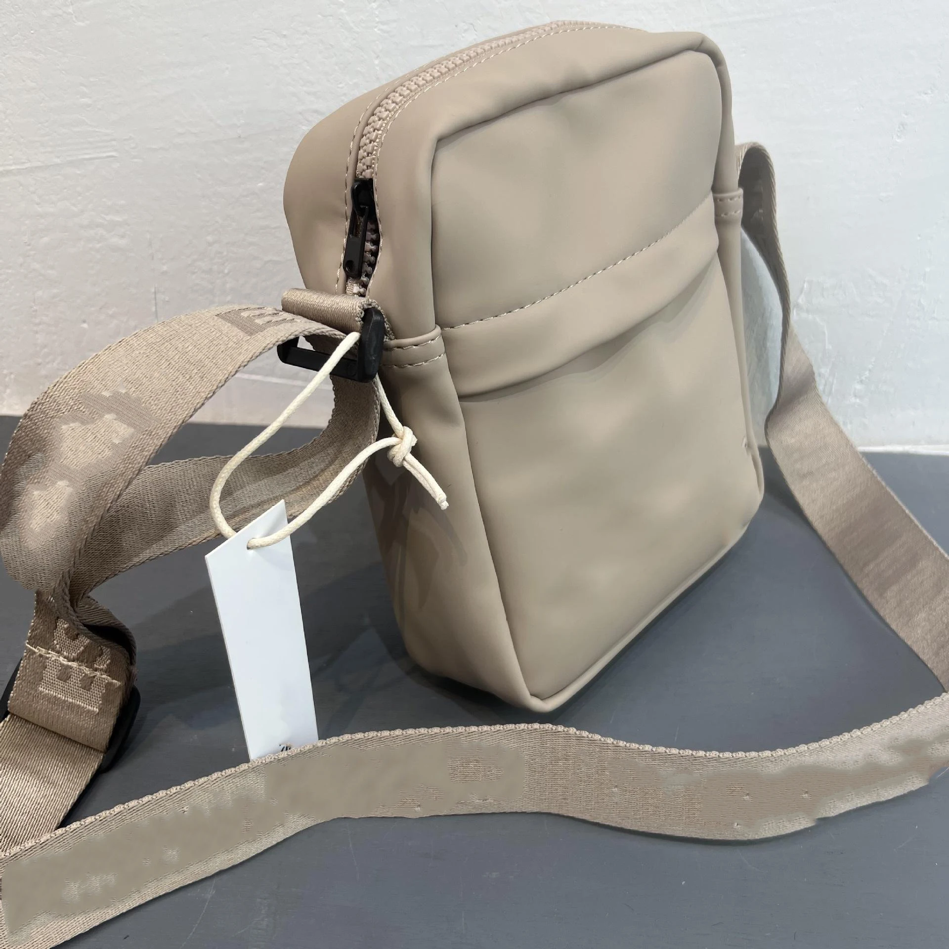 New Fashion Design Trendy Fog Essentials Luxury Custom Men Shoulder Bags Sling Durable Crossbody Messenger Bag
