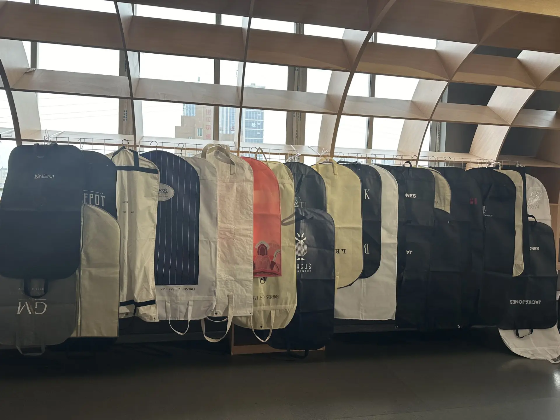 New Custom Logo Dust Protector Zipper Eco Friendly Reusable Luxury Non Woven Jacket Coat Dress Clothes Garment Suit Cover Bags