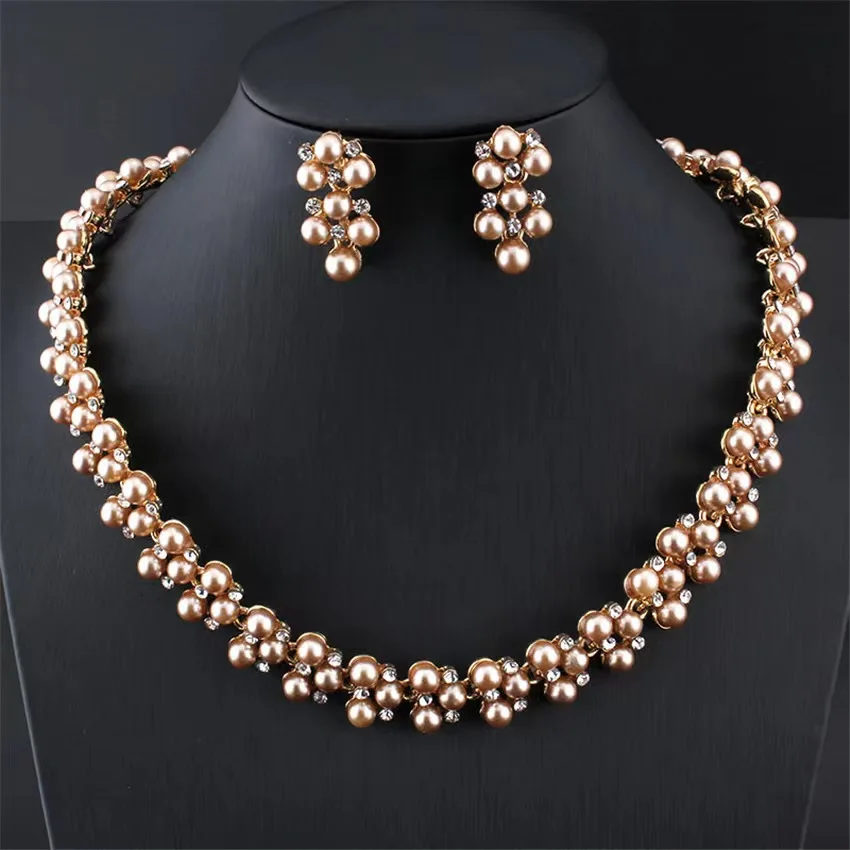 The new pearls are light and luxurious for a niche audience alloy necklace earrings jewelry set
