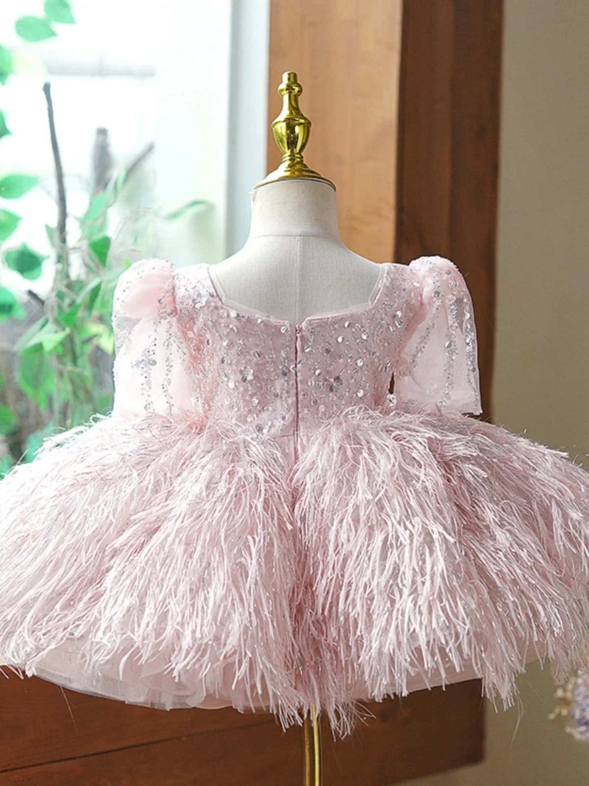 Spring White Sequined Feather Fluffy Celebration Frock Kid Party Prom Gown Flower Girls Wedding Dresses Children Baby Clothing