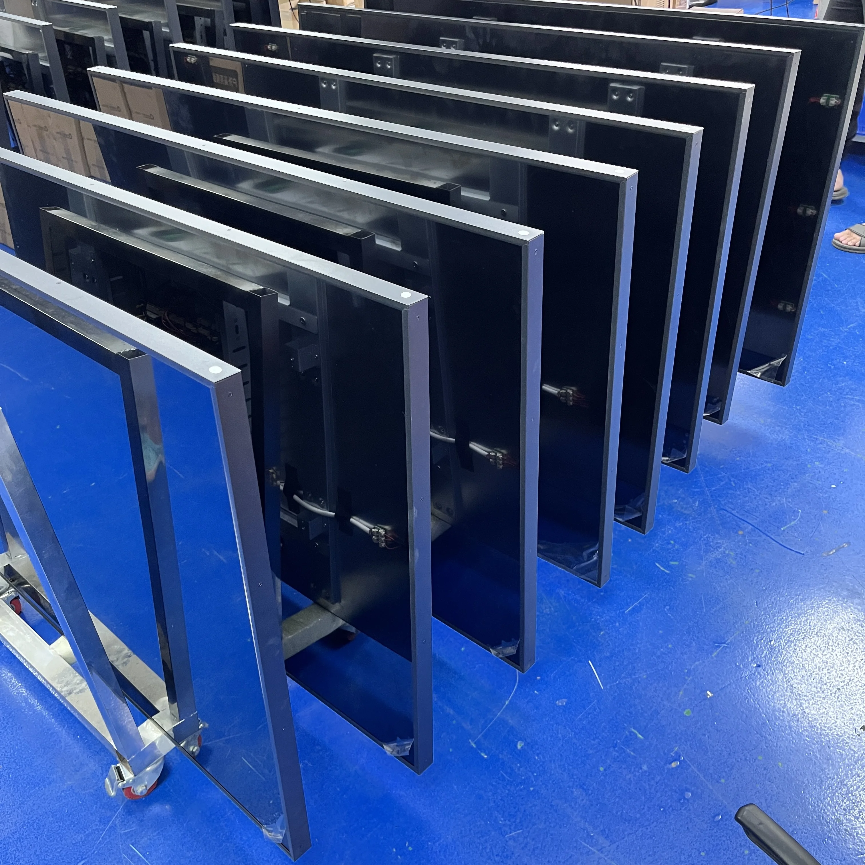 Restaurant super electronic sign 32-65inch optional Android OS With free publishing system