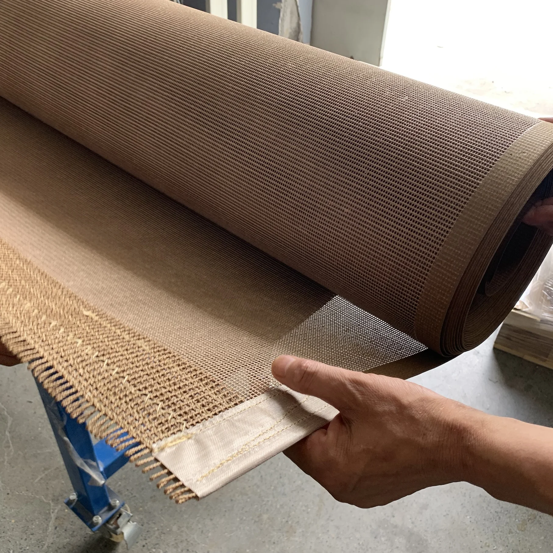 
2.*2mm mesh size High temperature resistance PTFE Coated Fiberglass Open Mesh Conveyor Belt 