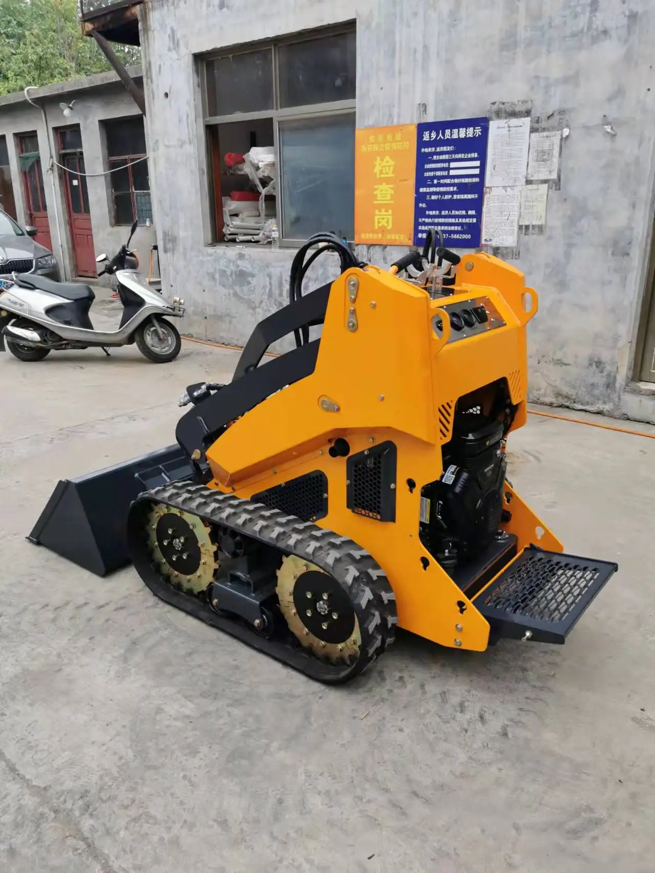 Mini Skid Steer comes Harley Rake Root Grapple Attachments 23hp for sale