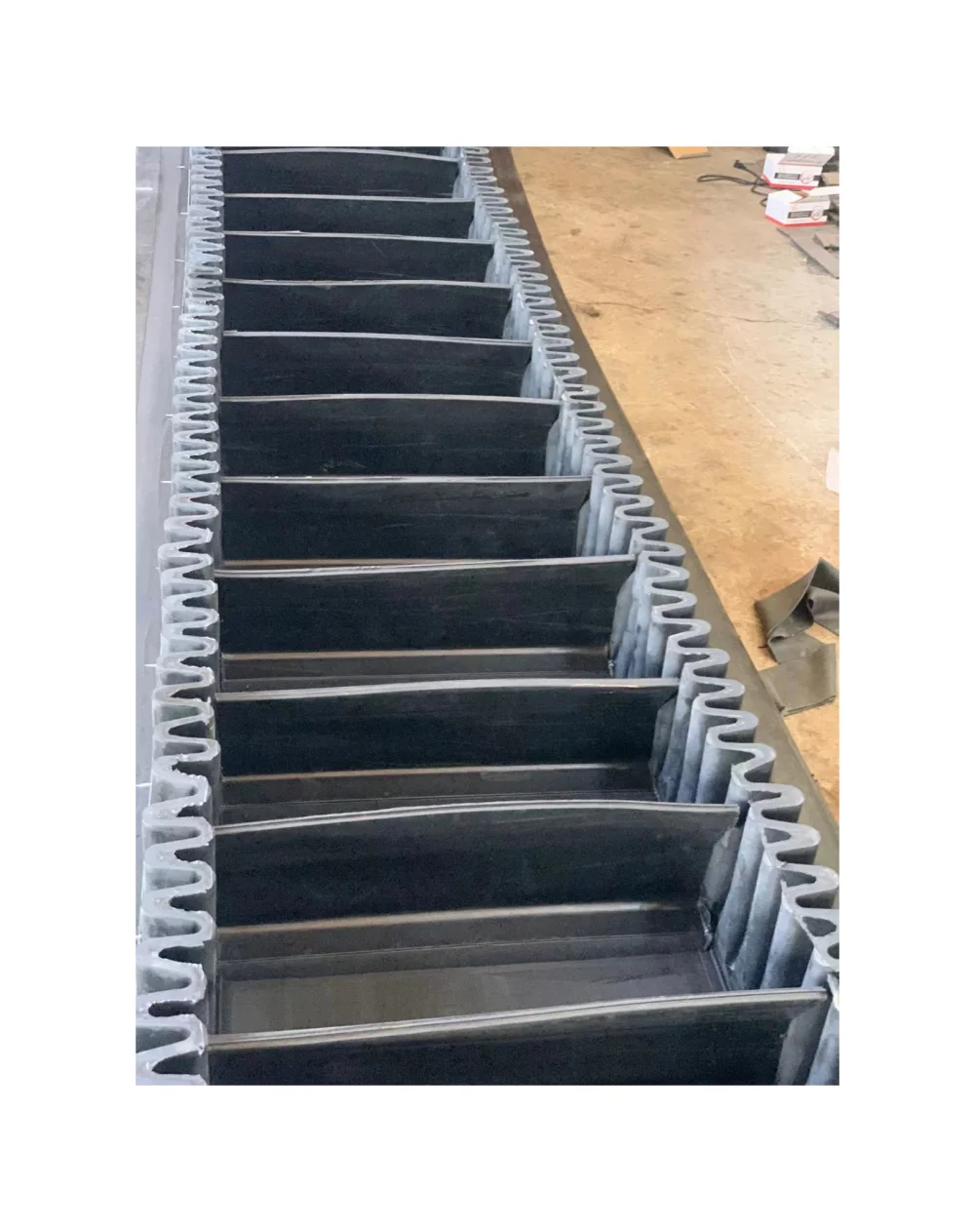 Заводская цена, малогабаритная термостойкая гофрированная боковая конвейерная лента для угля