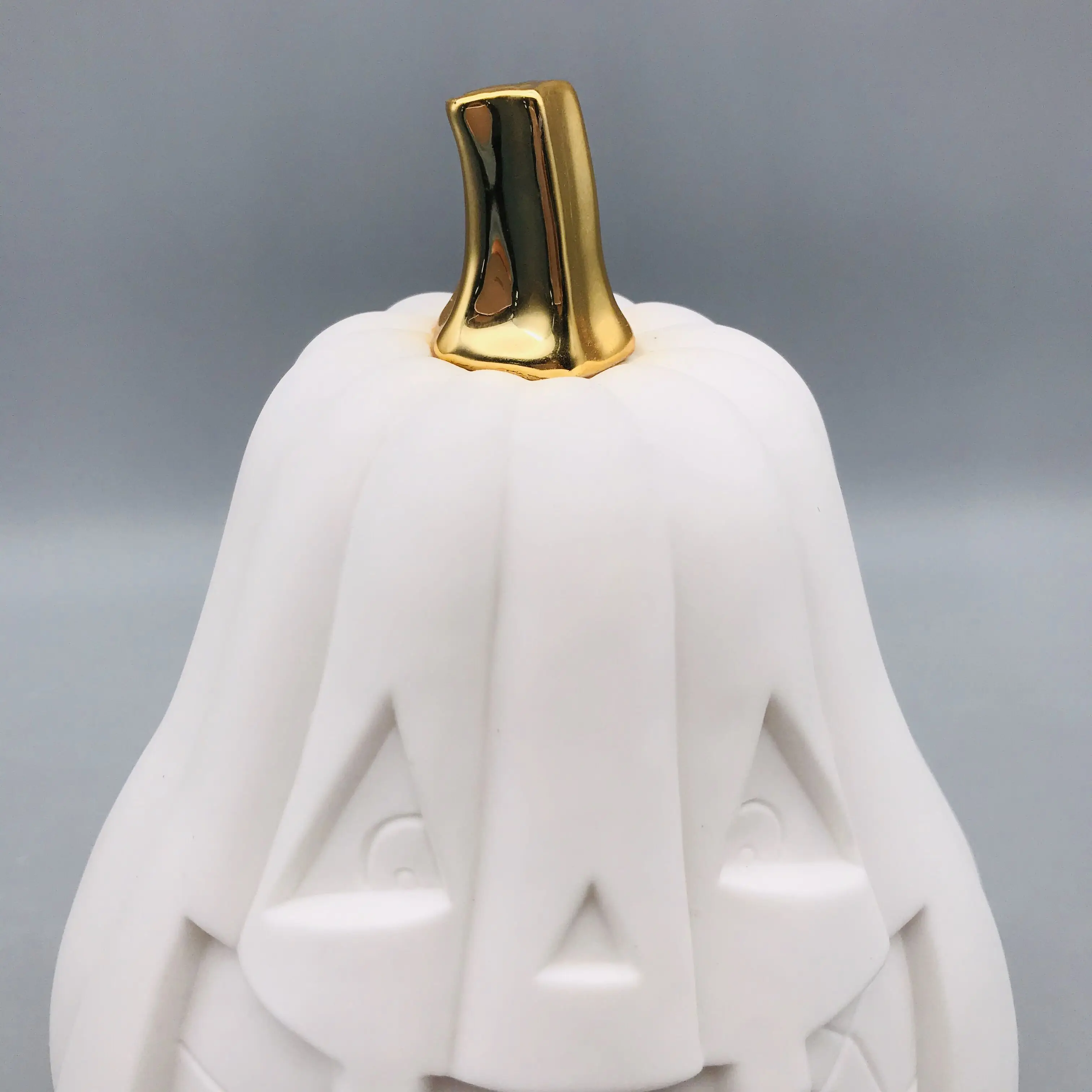 Lowest price Halloween white ceramic spider decor pumpkin LED